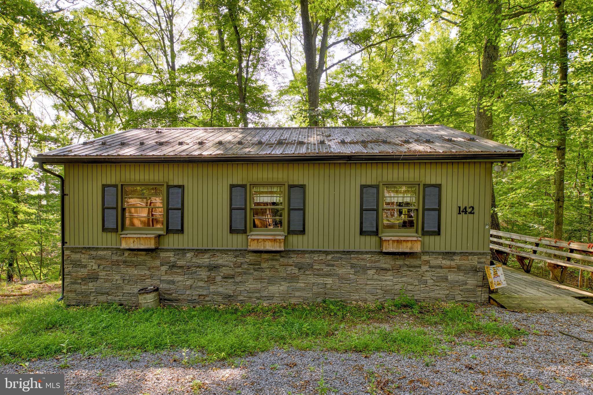 142 Redbud Ln