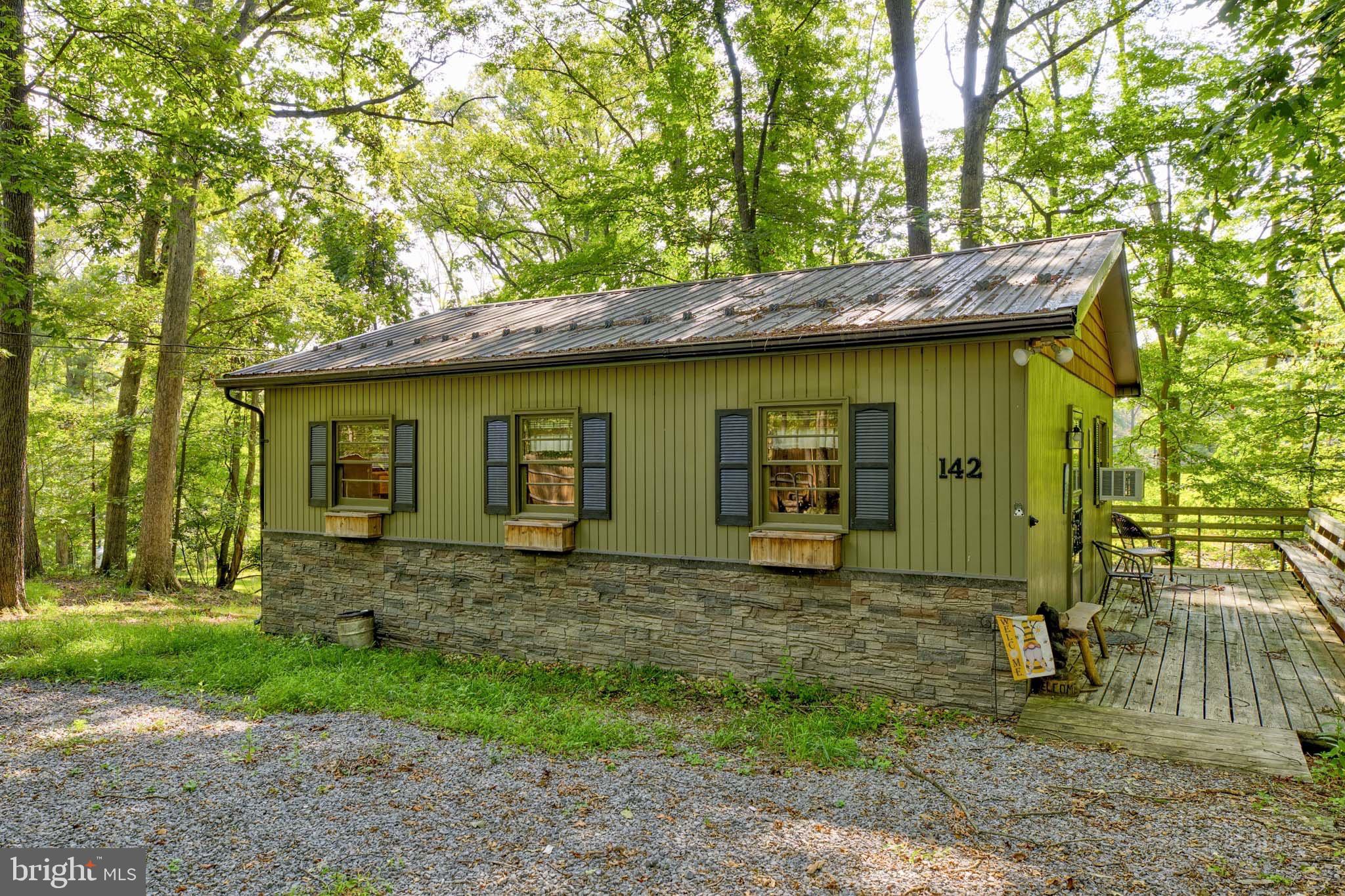 142 Redbud Ln