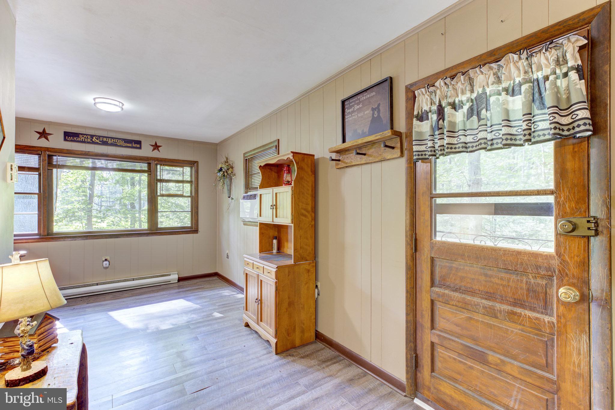 142 Redbud Ln