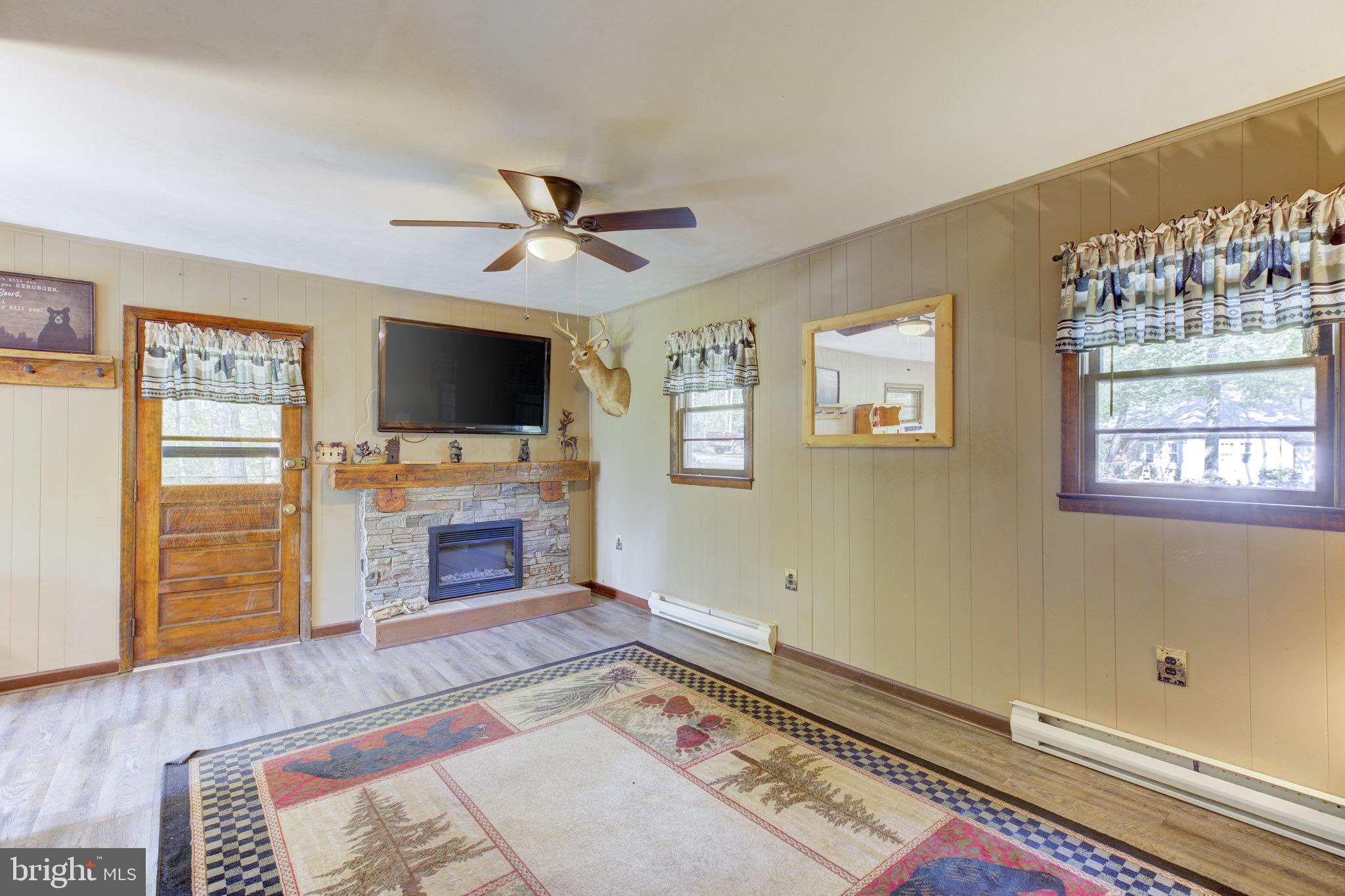 142 Redbud Ln