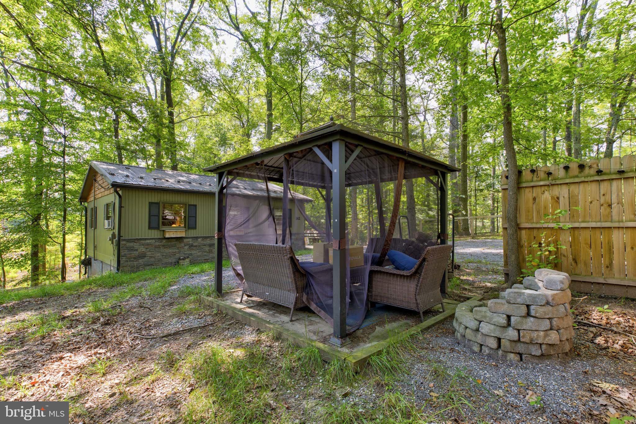142 Redbud Ln
