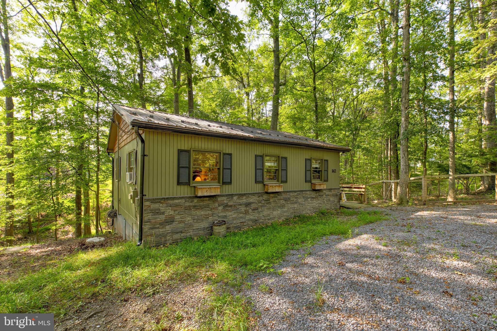 142 Redbud Ln