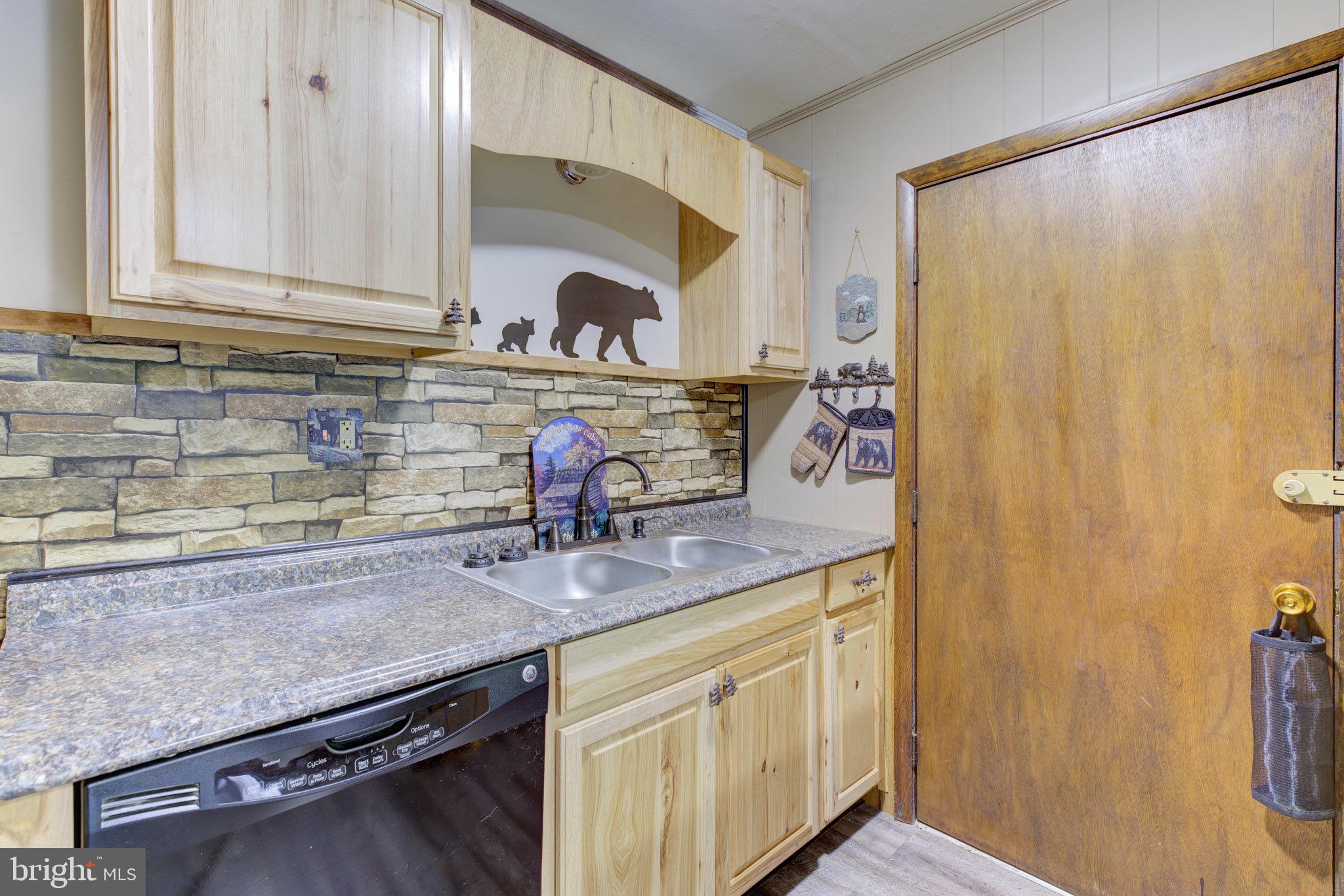 142 Redbud Ln
