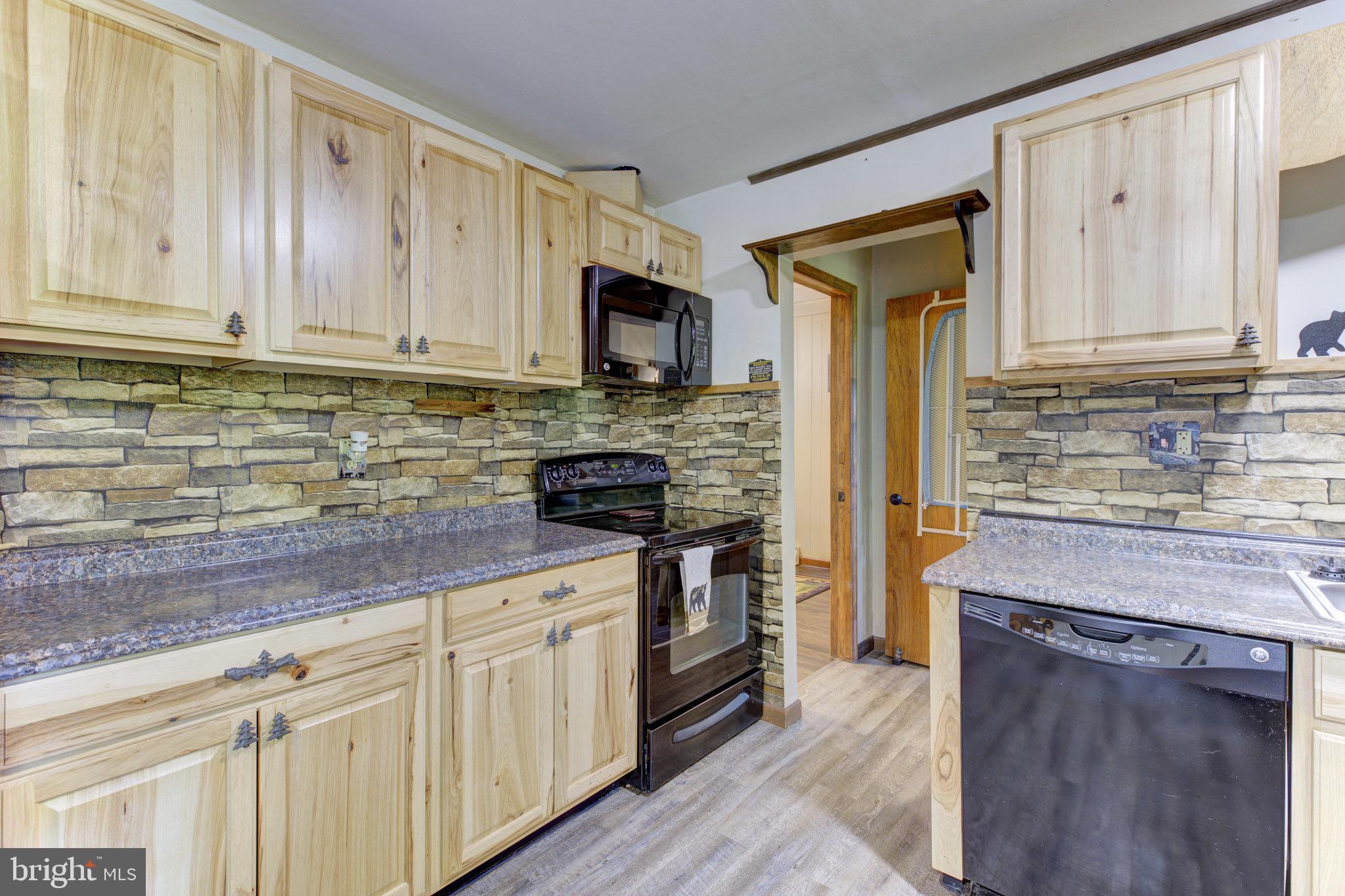 142 Redbud Ln