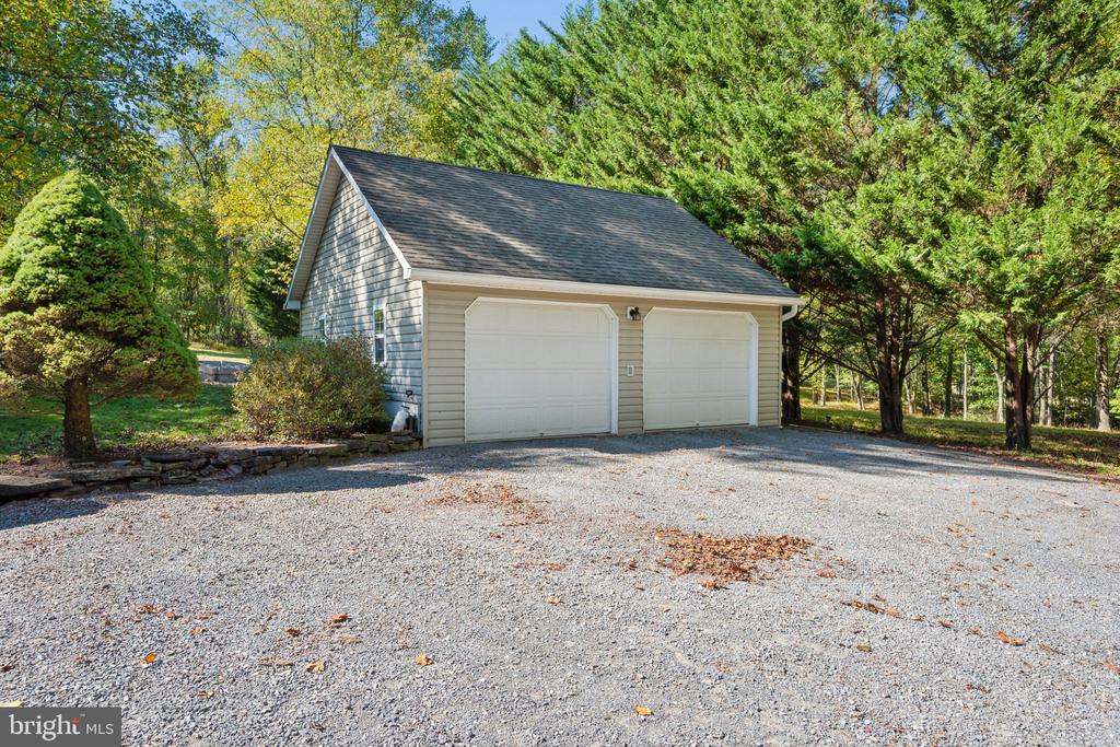 84 COTTONWOOD LANE