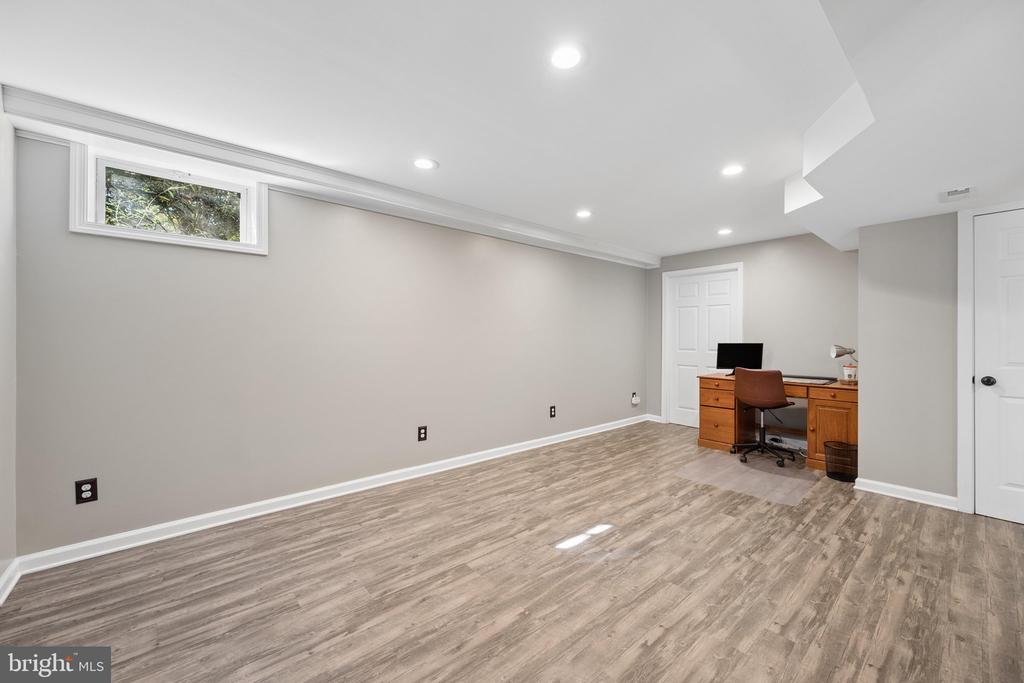 84 COTTONWOOD LANE