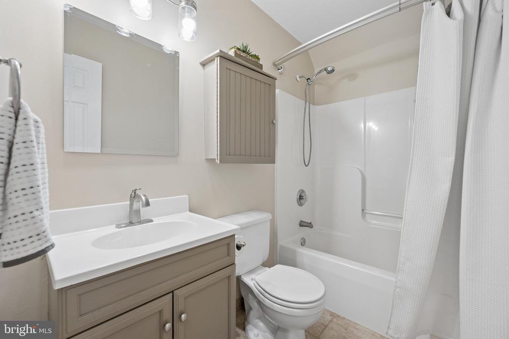 84 COTTONWOOD LANE