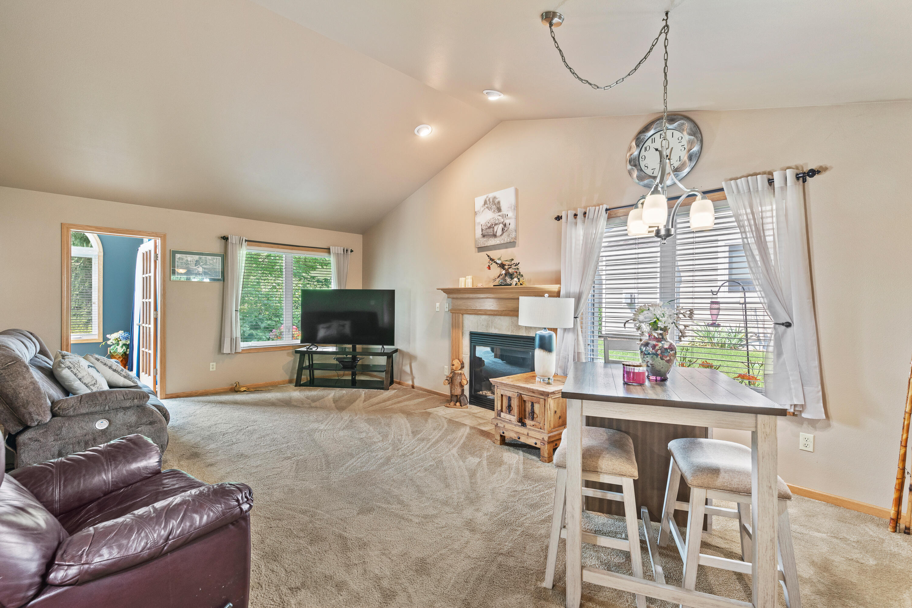 923 Algoma Dr