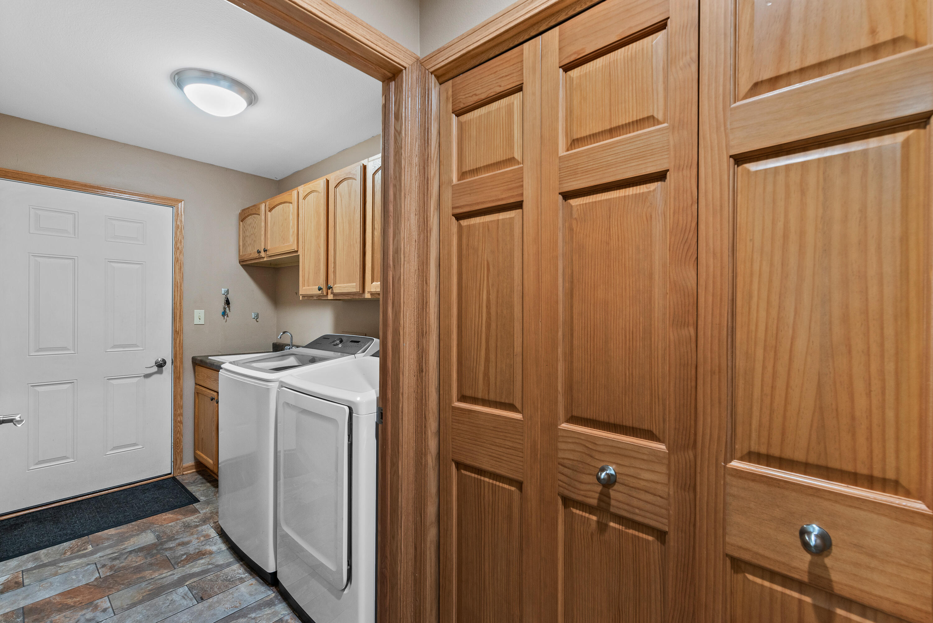 923 Algoma Dr