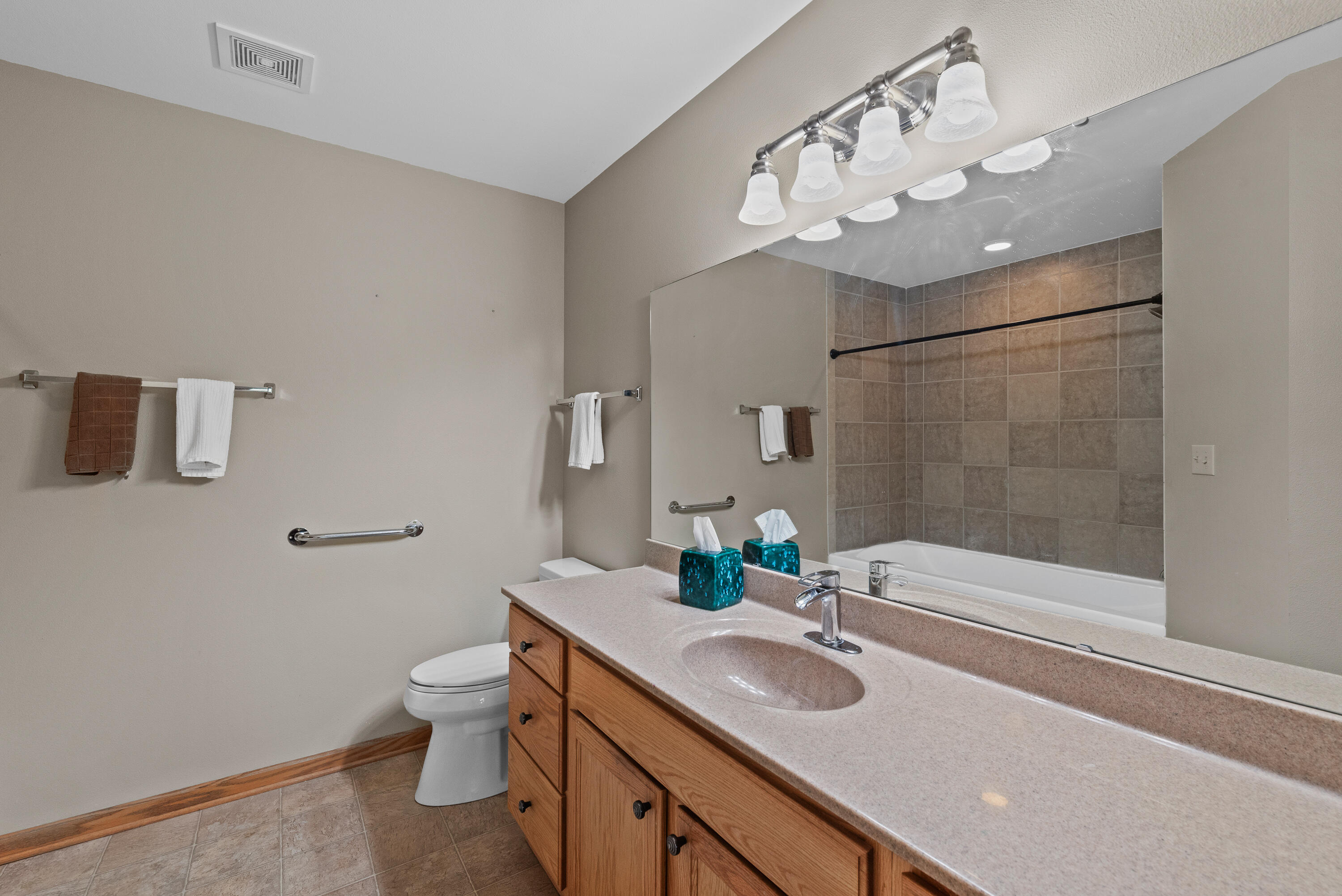 923 Algoma Dr