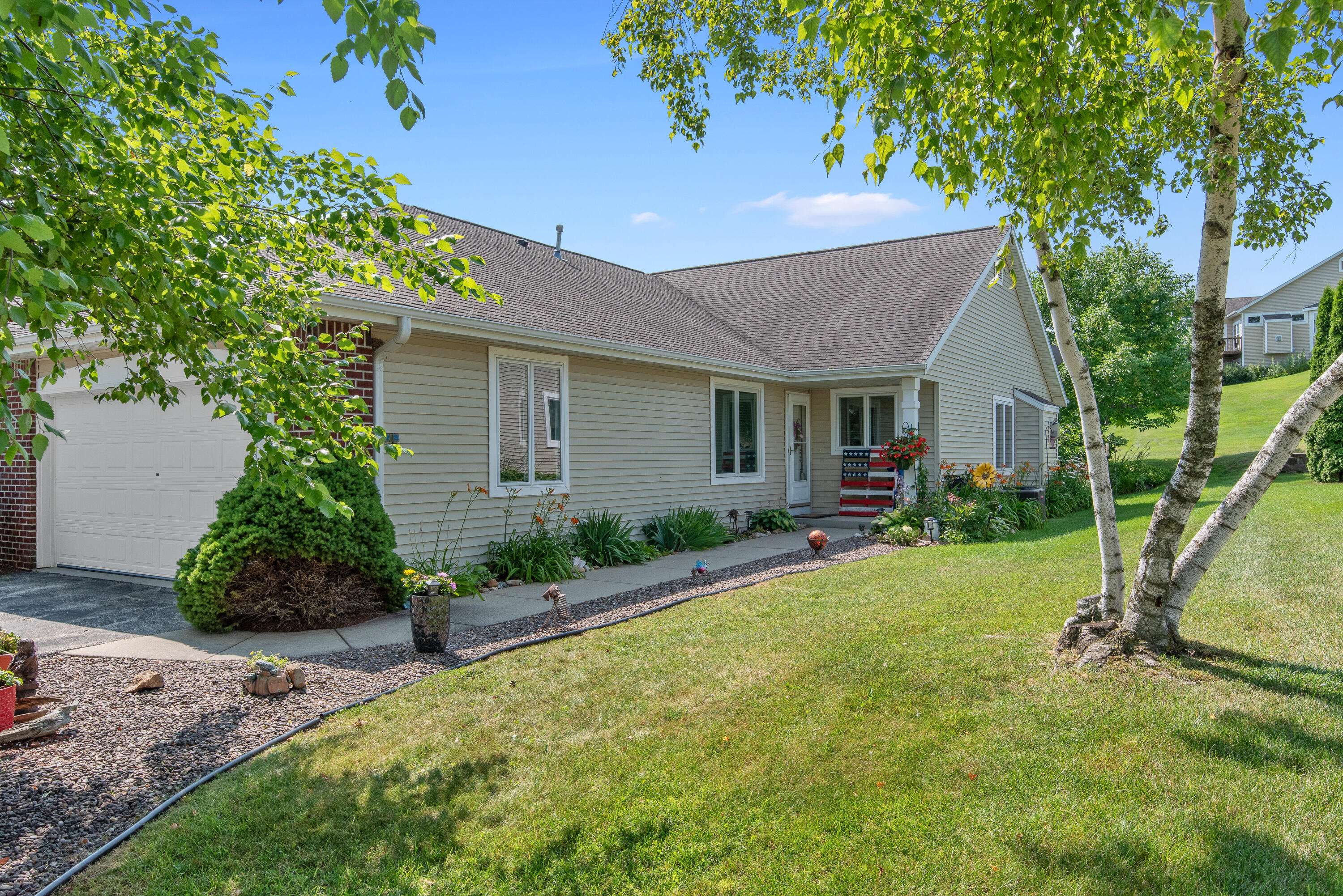 923 Algoma Dr