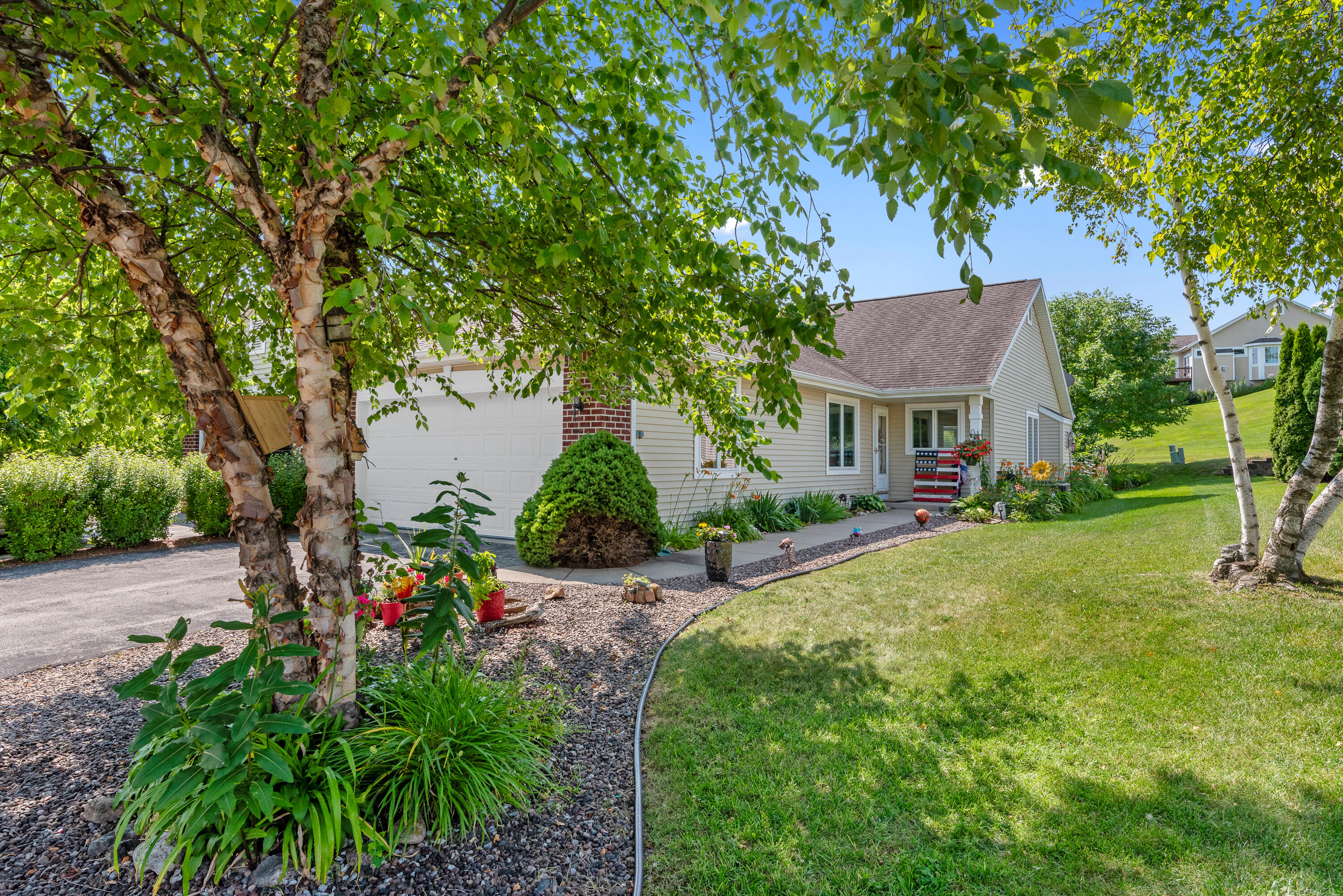 923 Algoma Dr