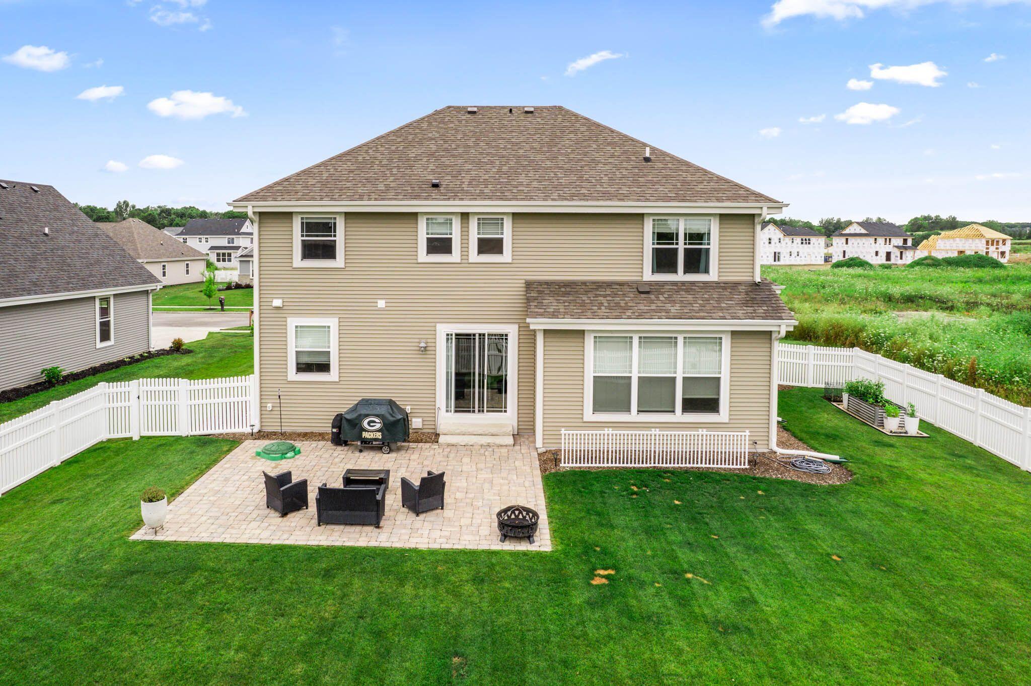 196 Winterberry Ln