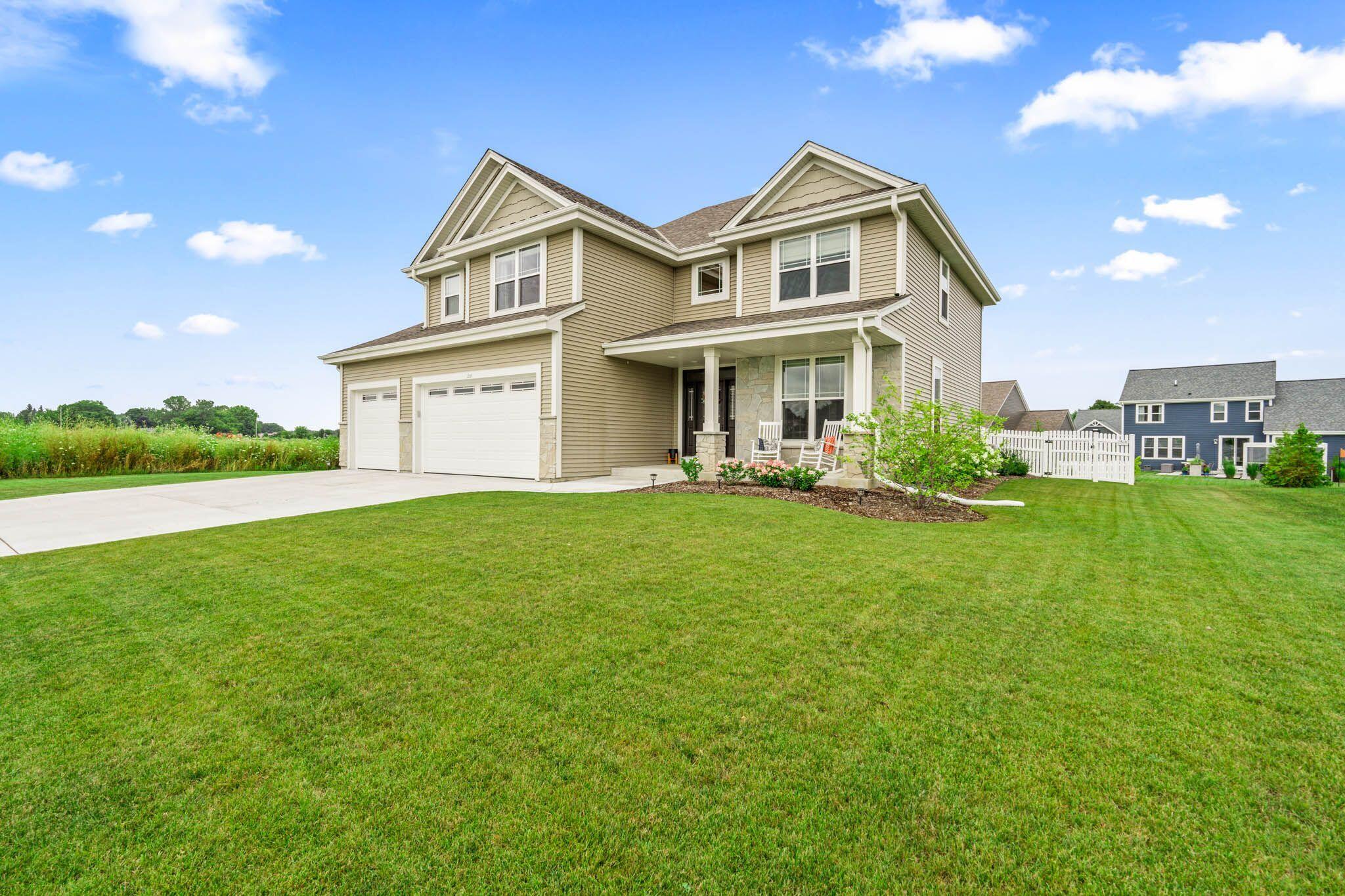 196 Winterberry Ln