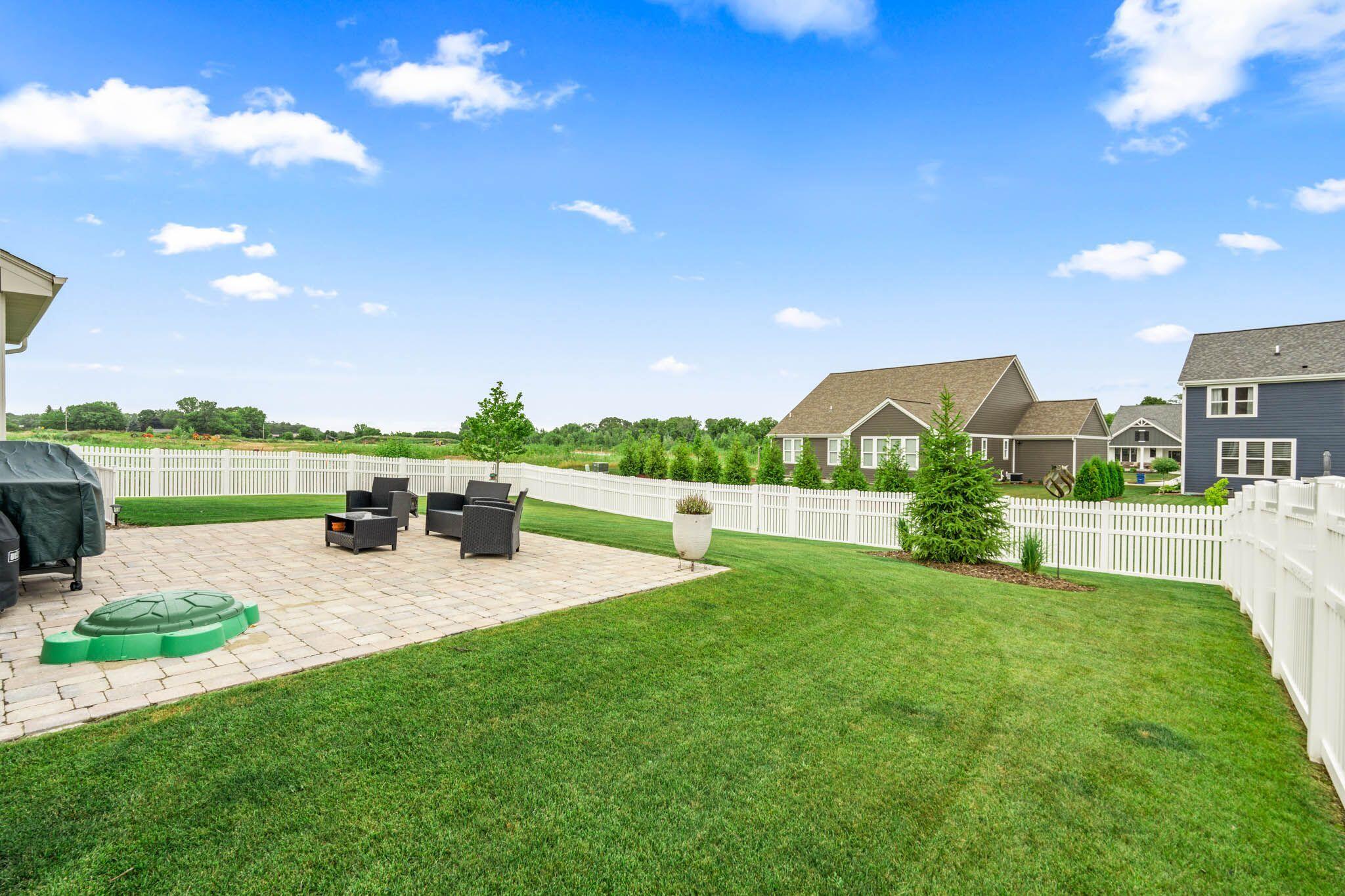 196 Winterberry Ln