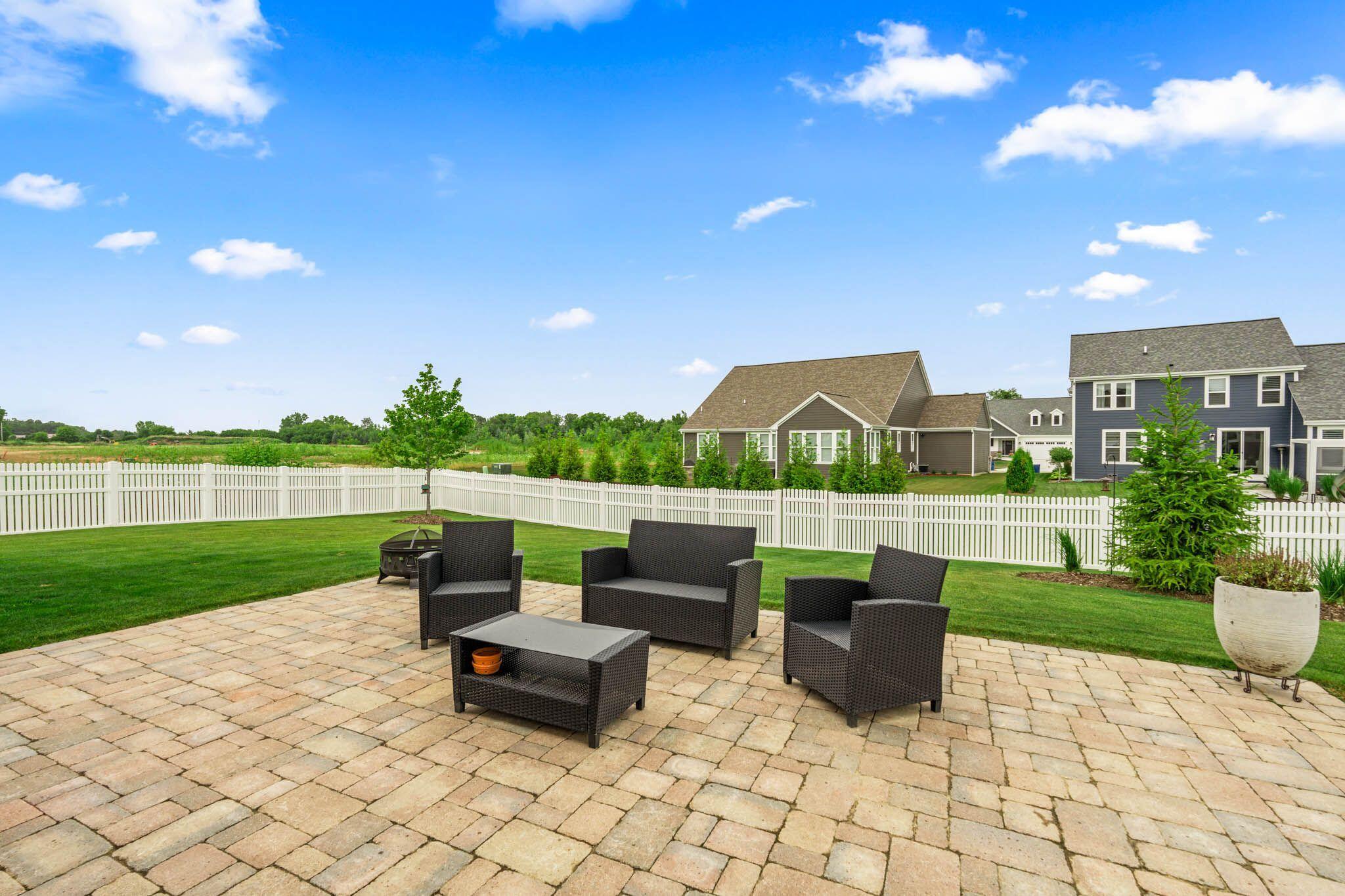 196 Winterberry Ln