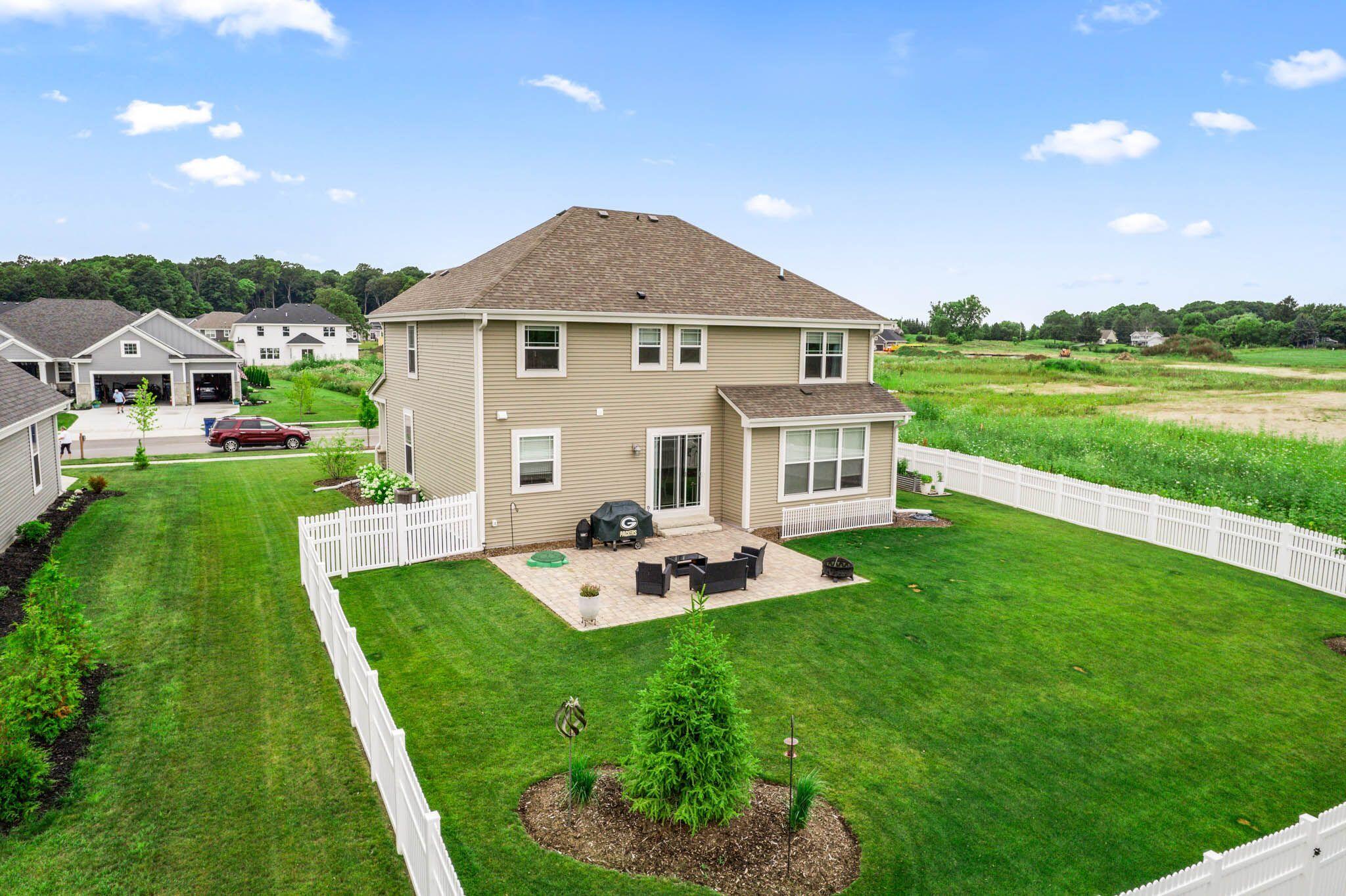 196 Winterberry Ln