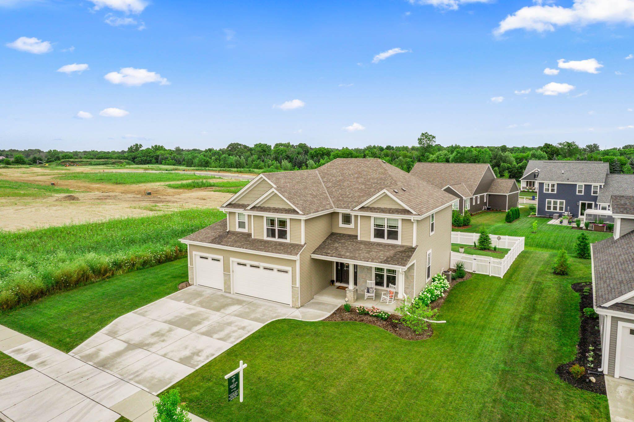 196 Winterberry Ln