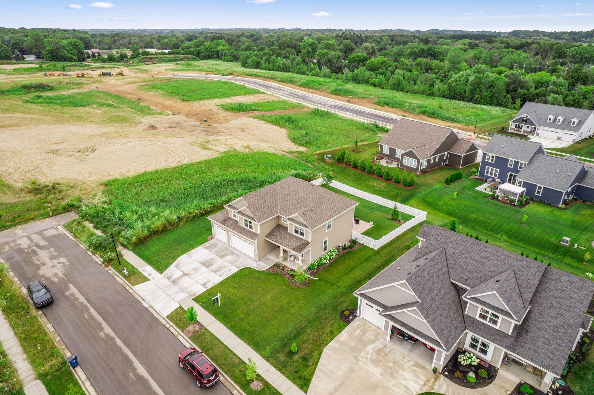 196 Winterberry Ln