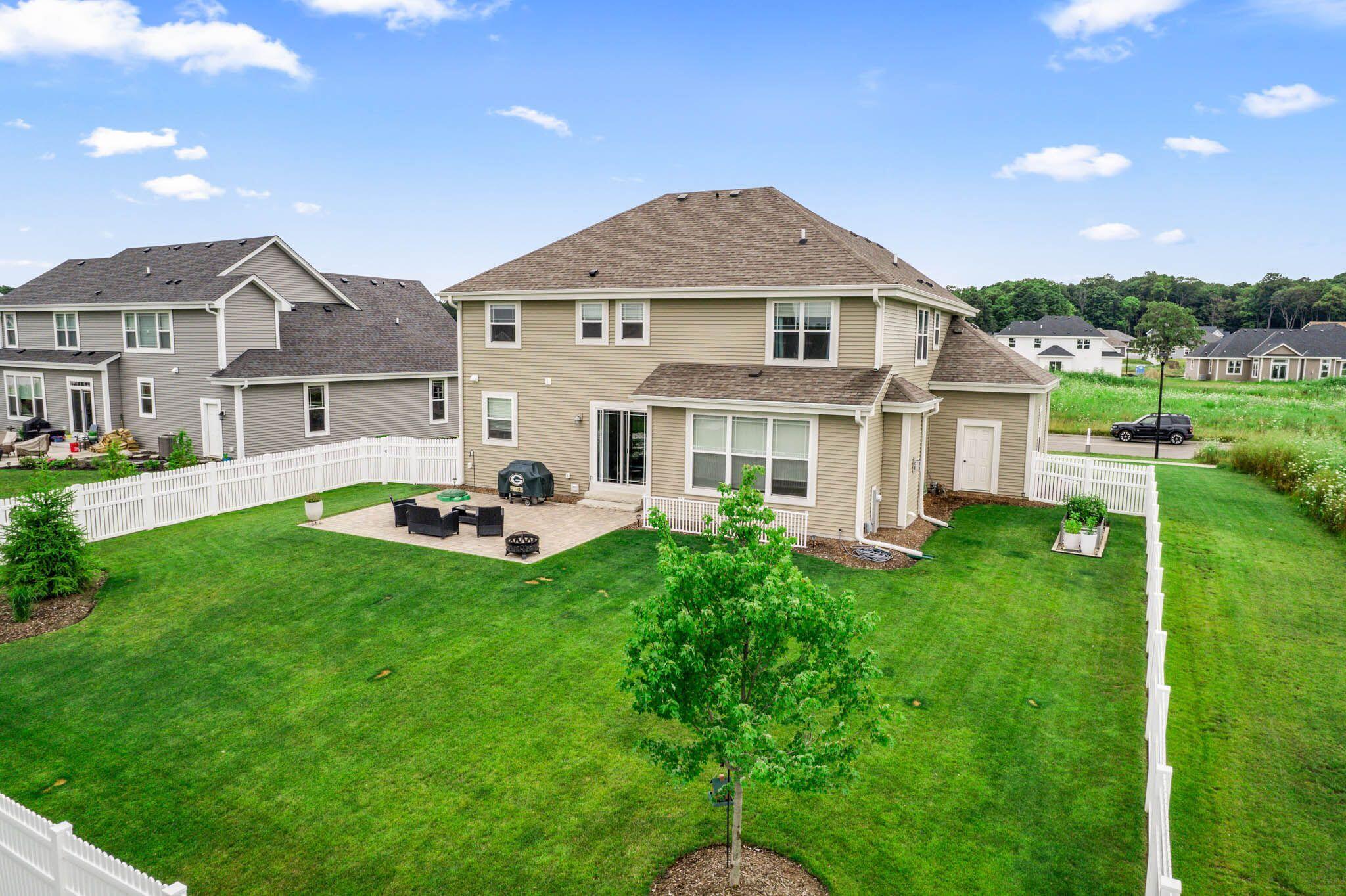 196 Winterberry Ln