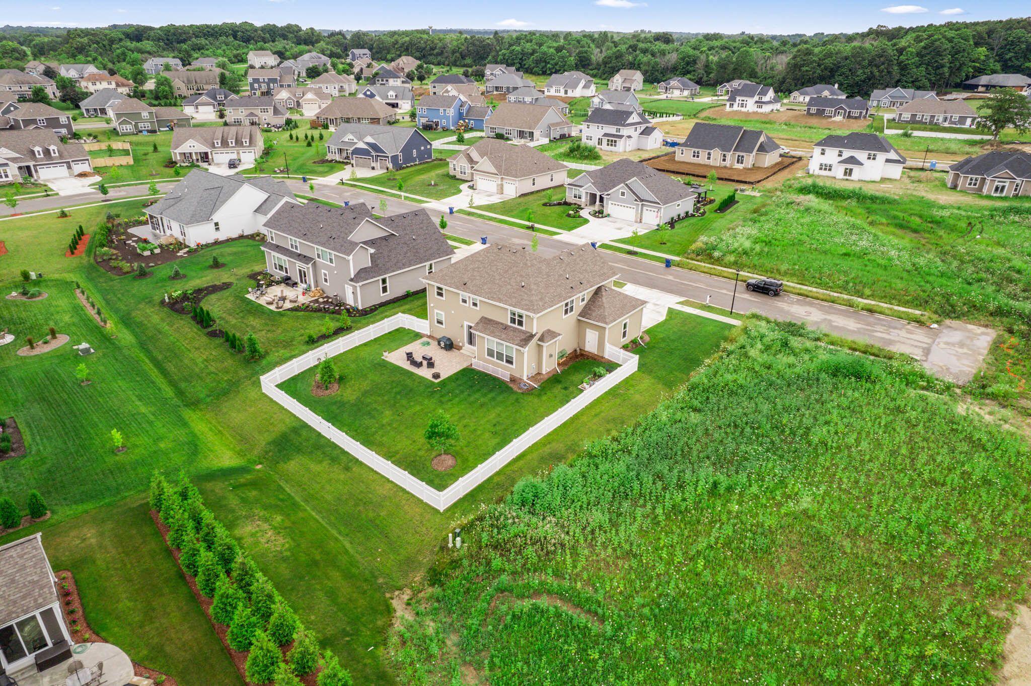 196 Winterberry Ln