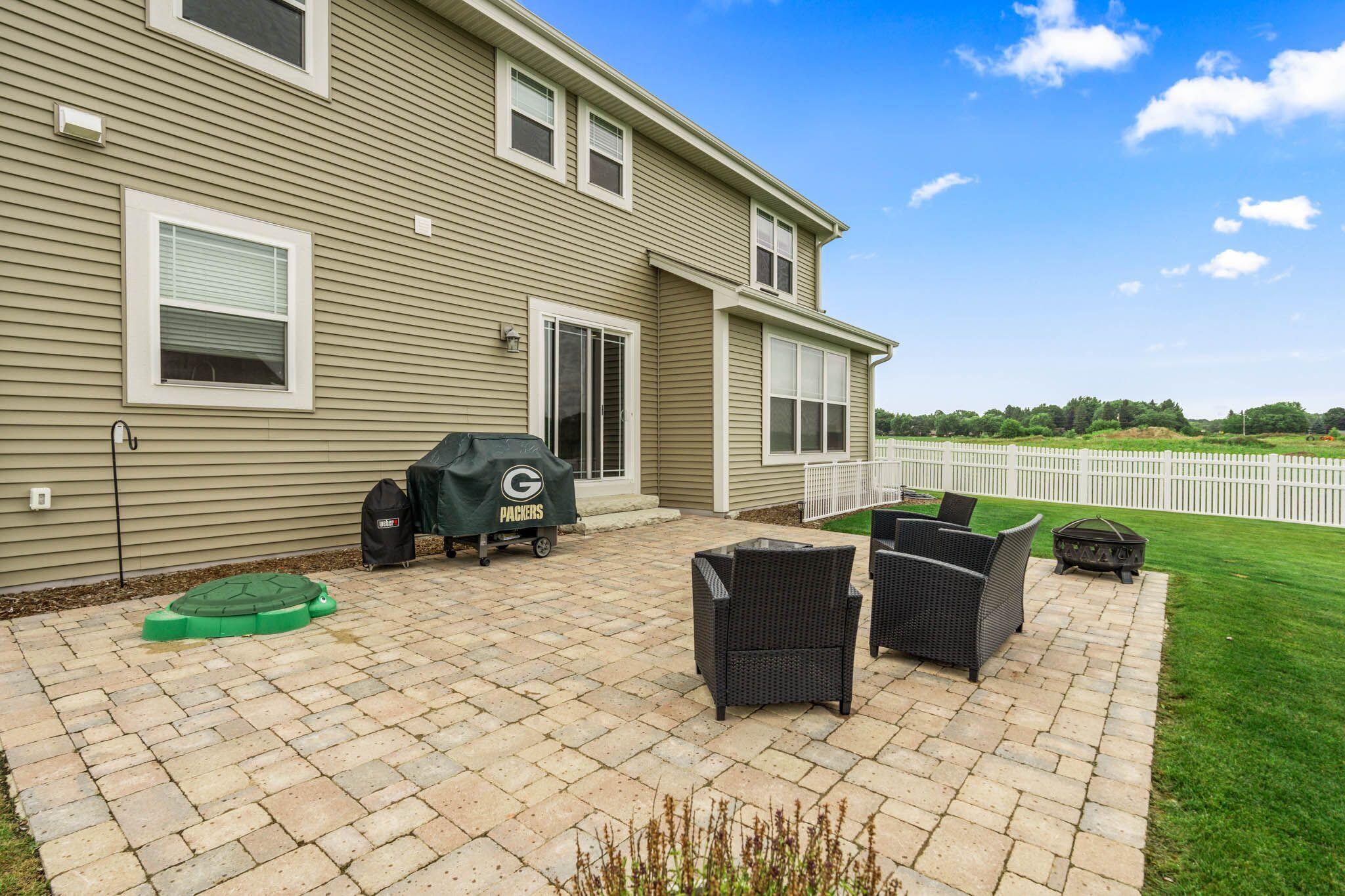 196 Winterberry Ln