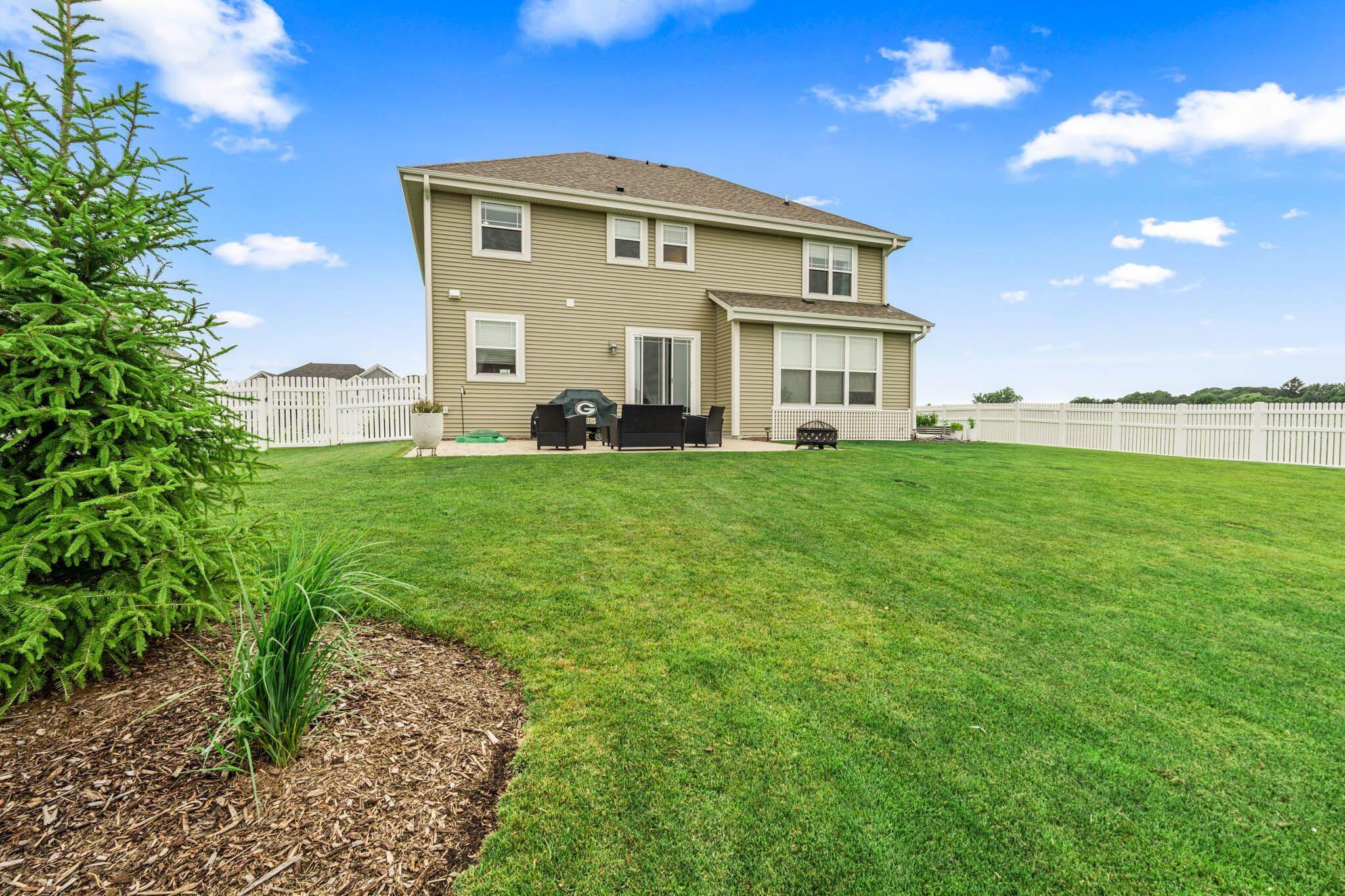 196 Winterberry Ln