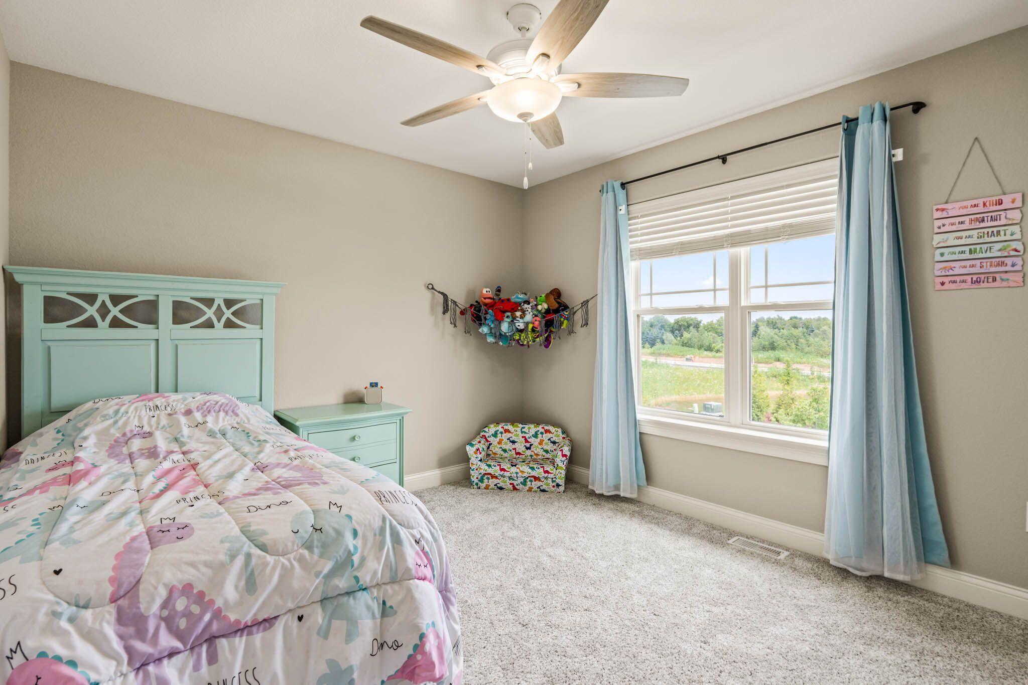 196 Winterberry Ln