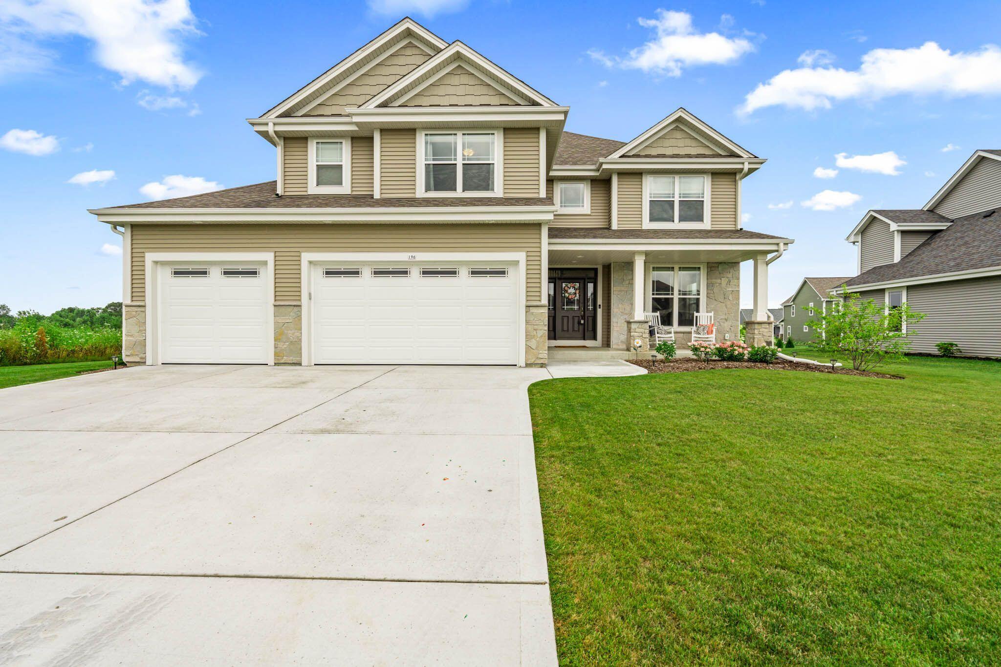 196 Winterberry Ln