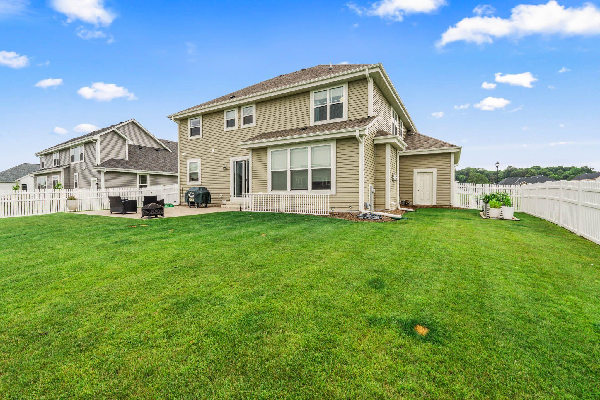 196 Winterberry Ln