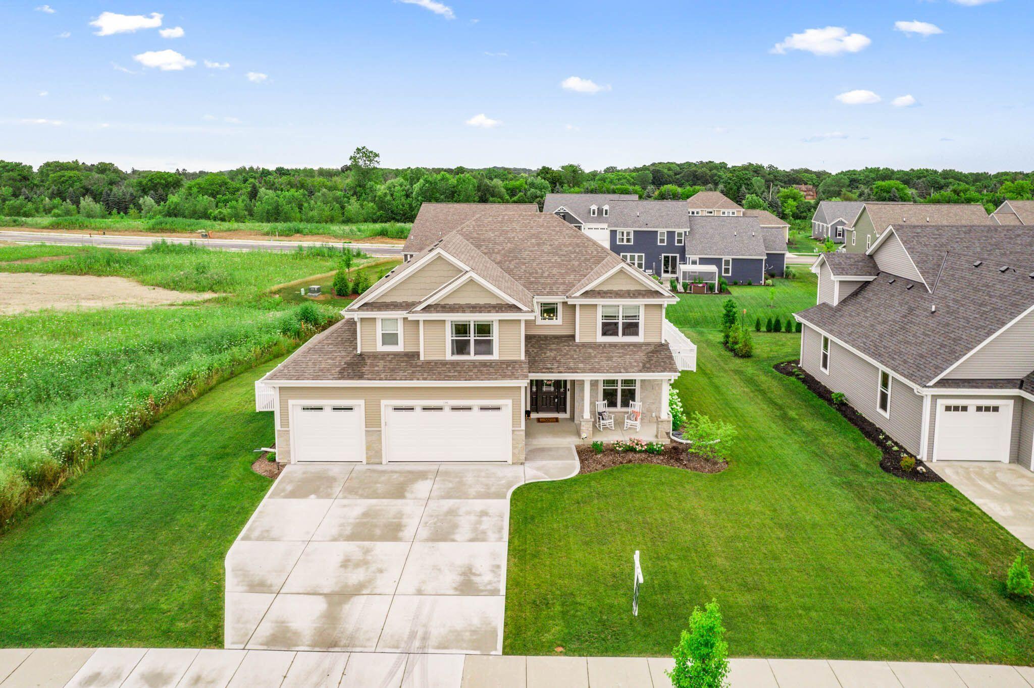 196 Winterberry Ln