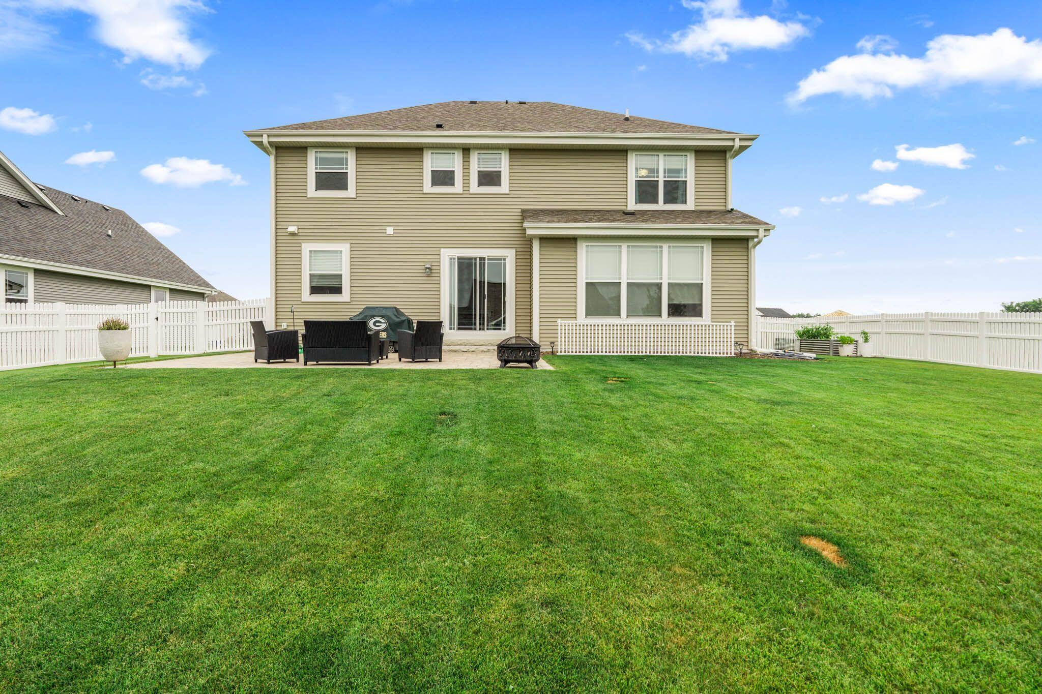 196 Winterberry Ln