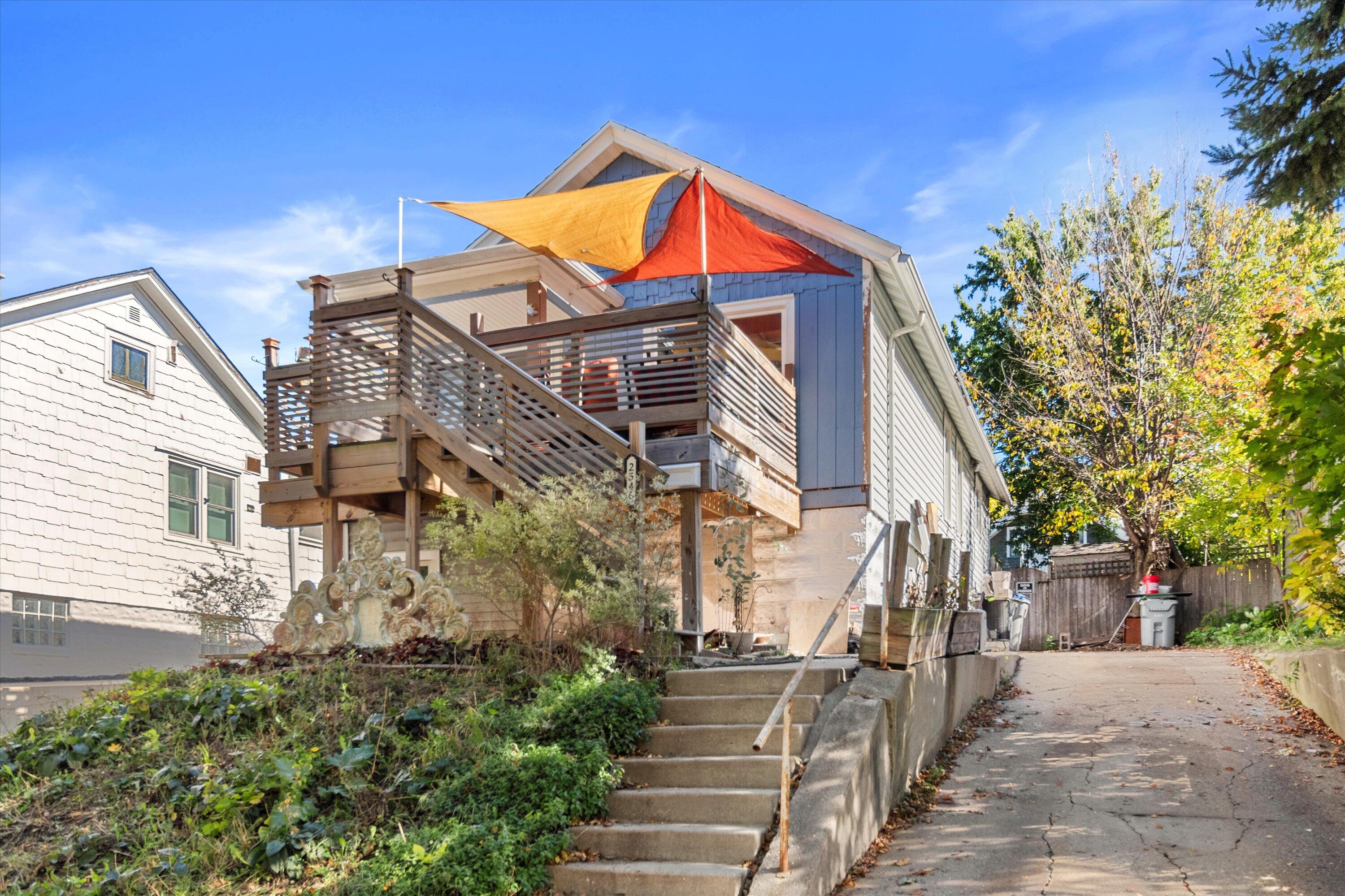 2546 S Austin St