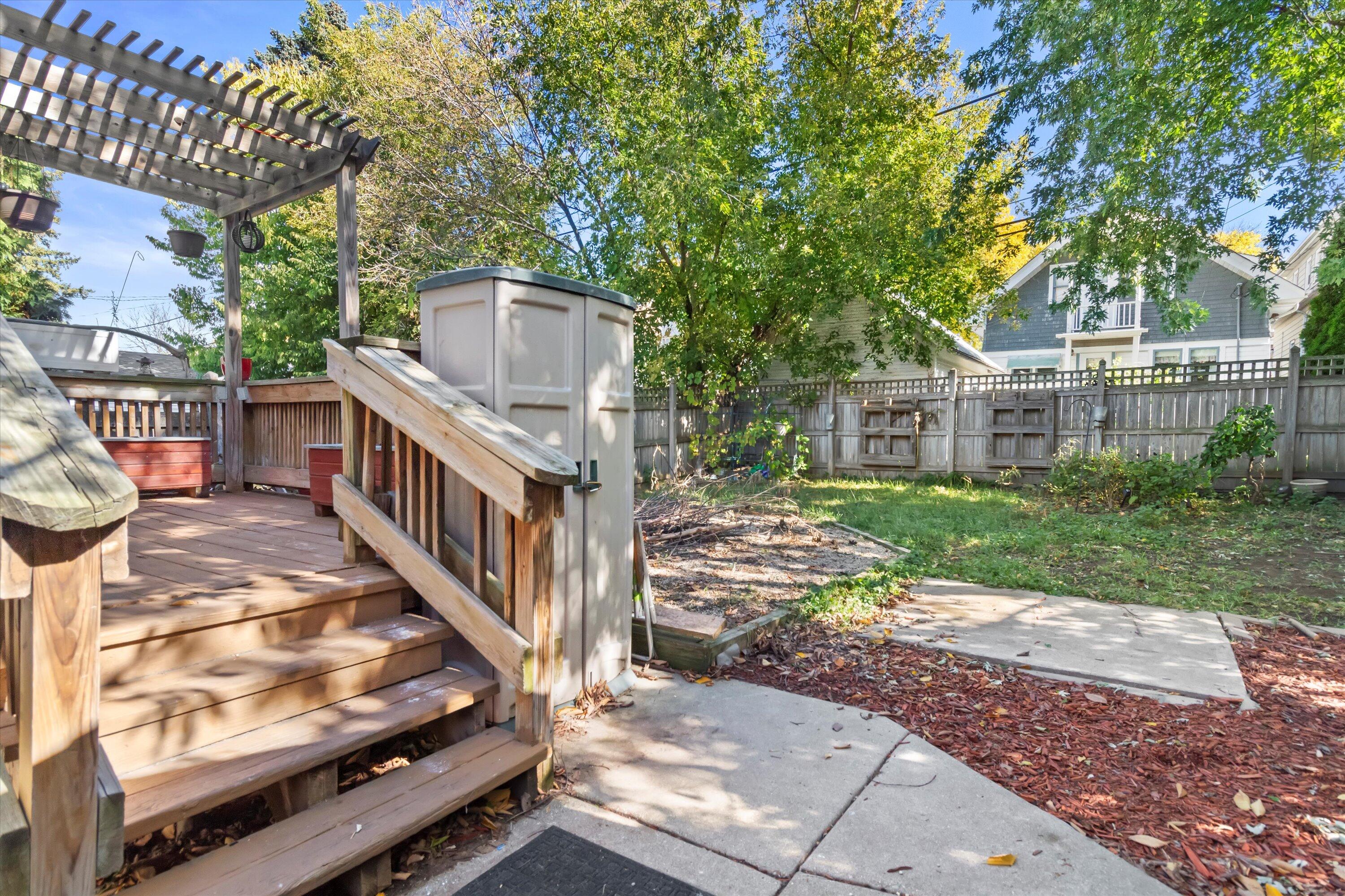 2546 S Austin St