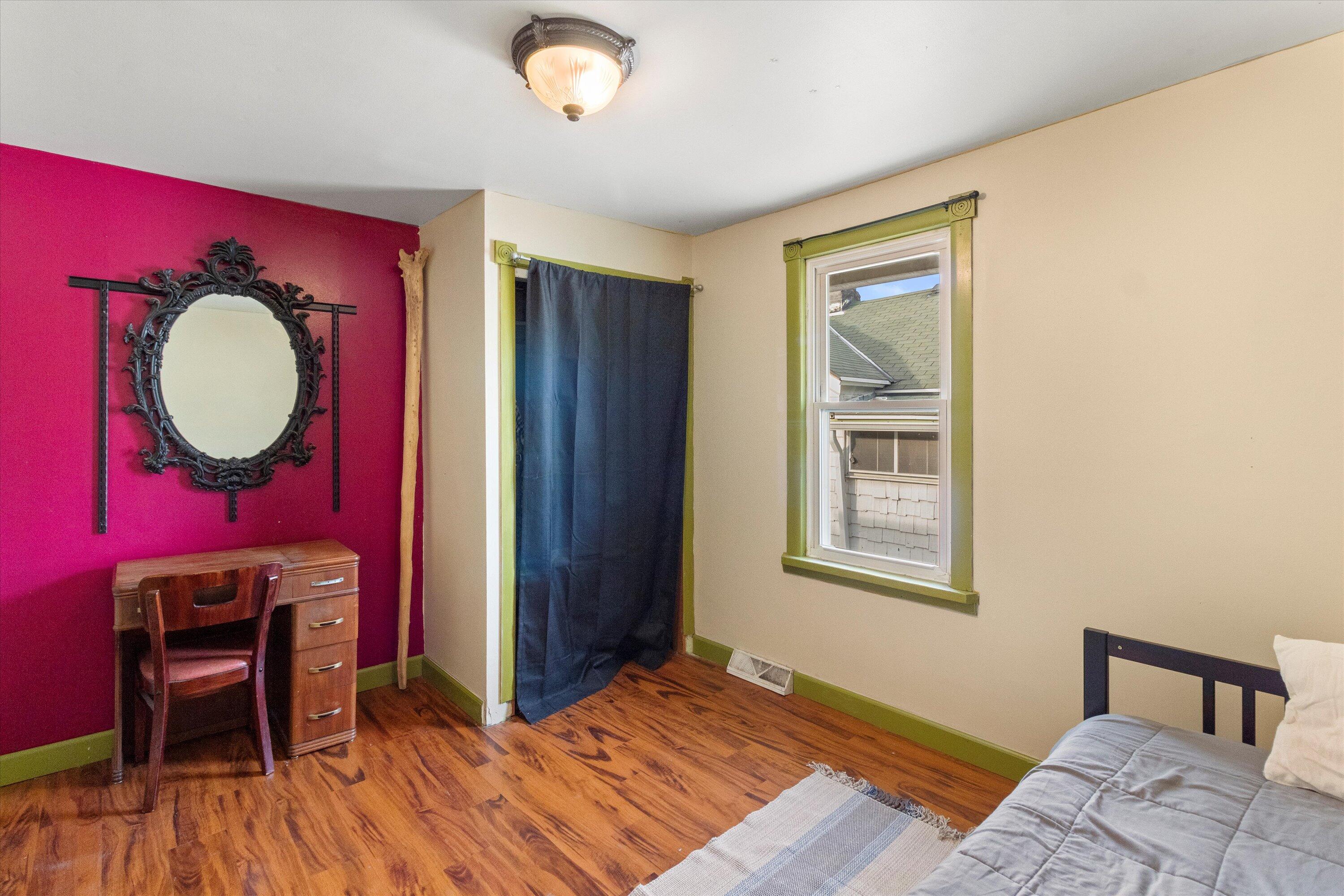 2546 S Austin St