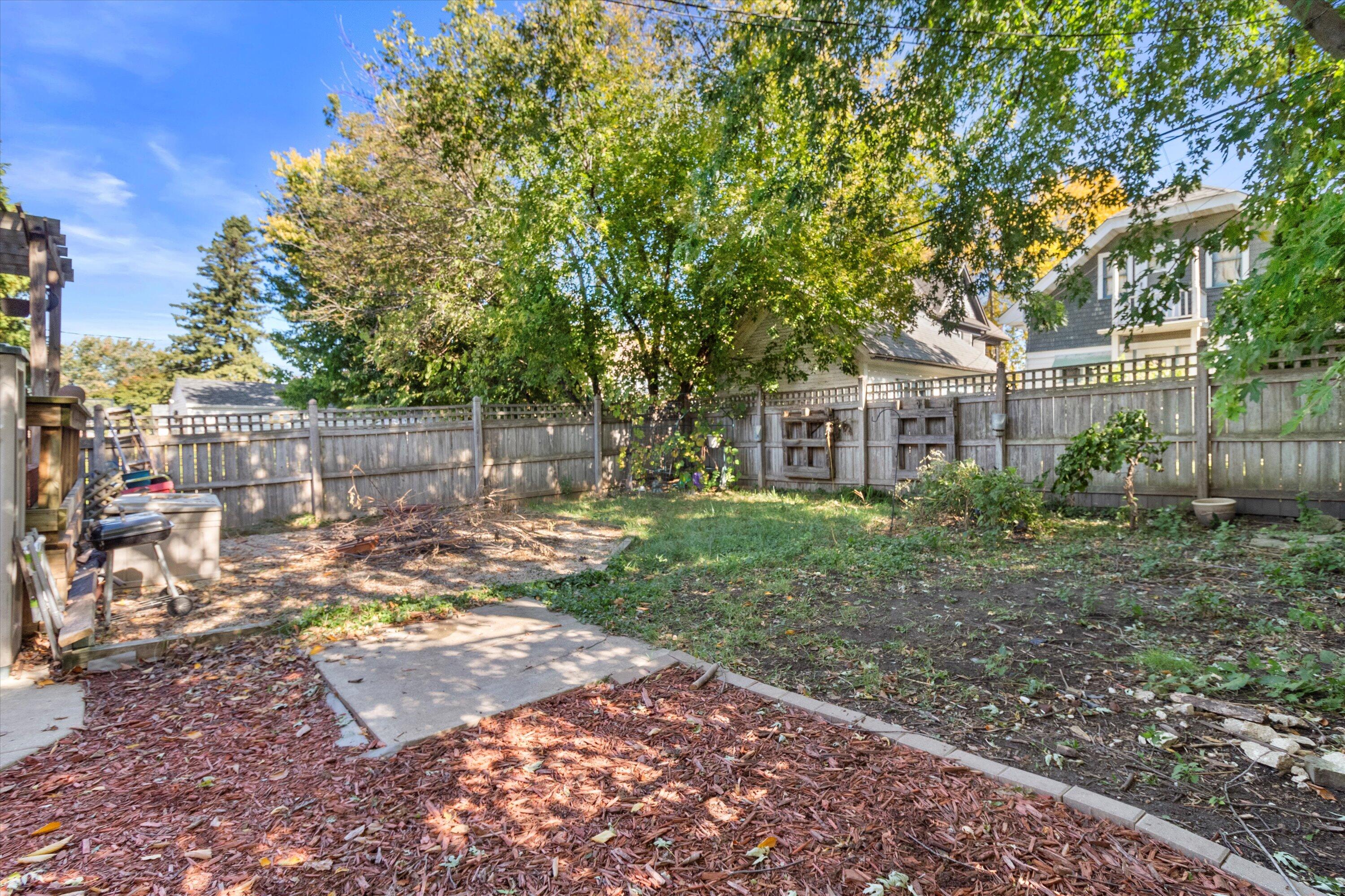 2546 S Austin St