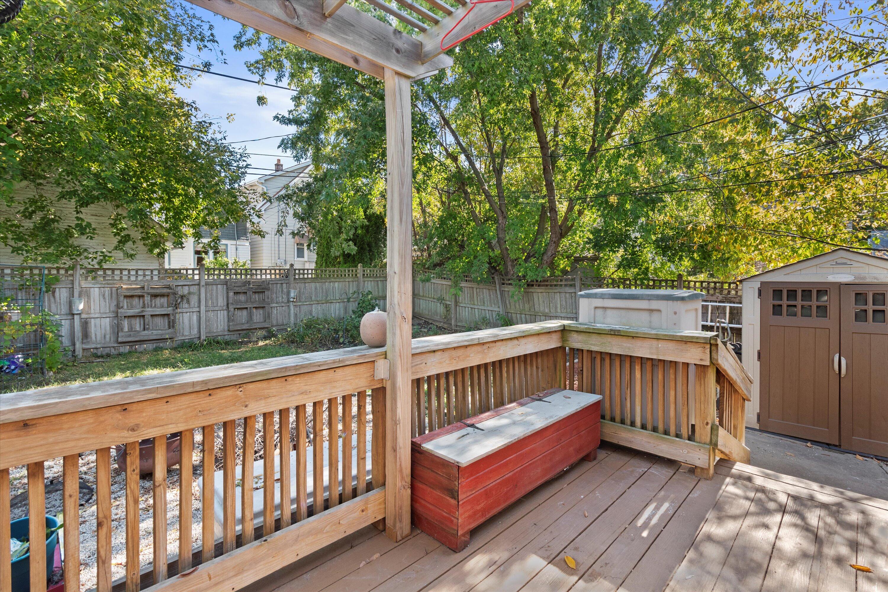 2546 S Austin St