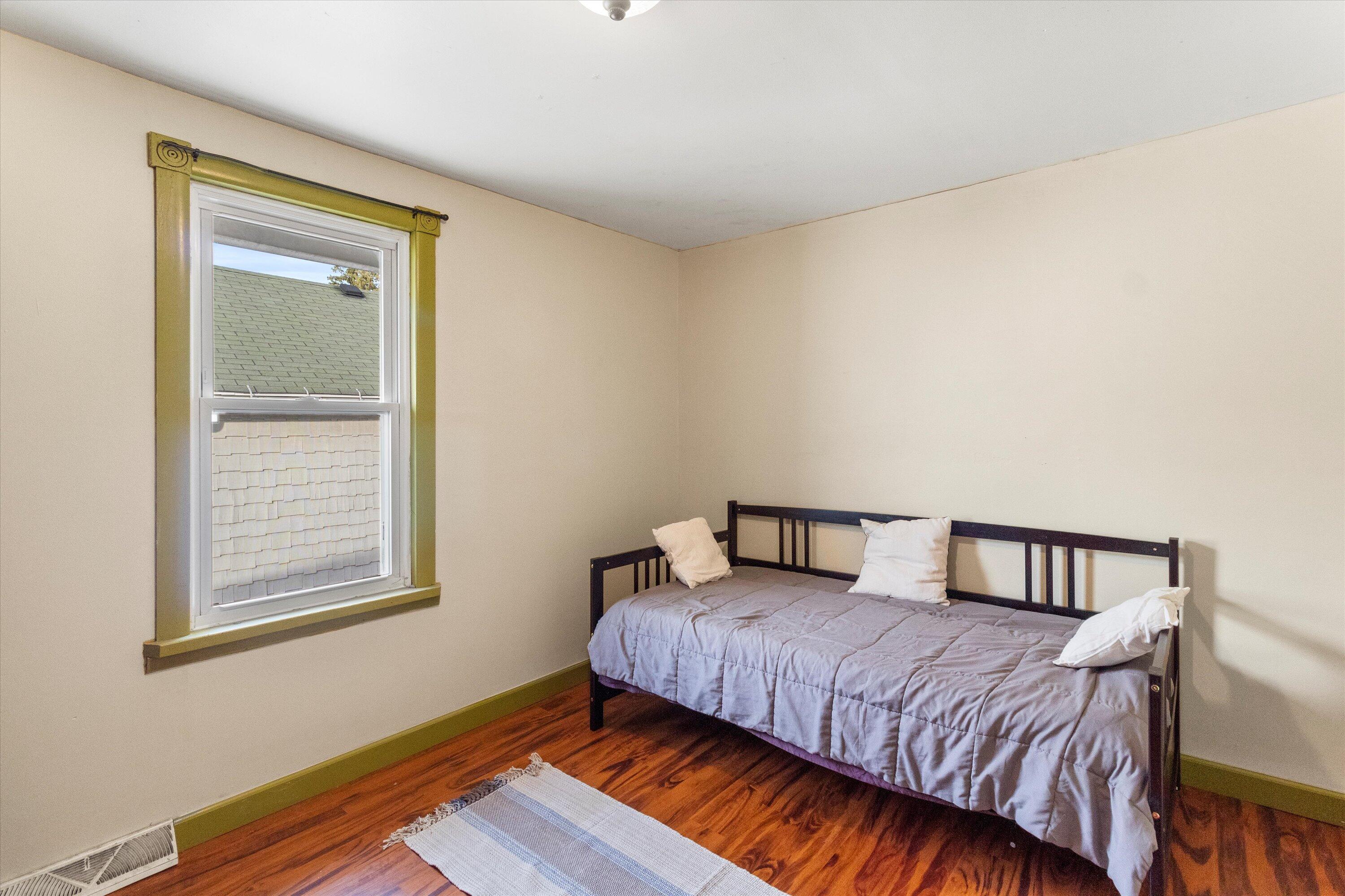2546 S Austin St