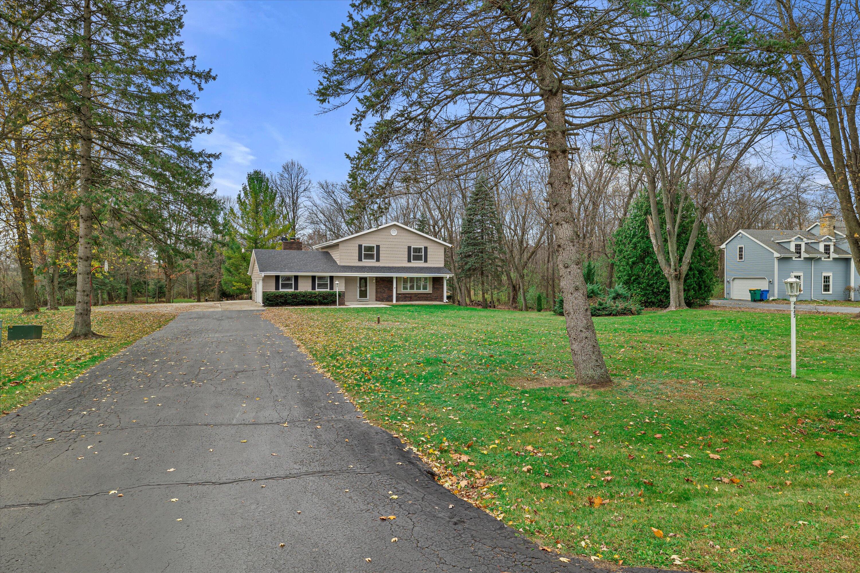 6687 Kingswood Dr