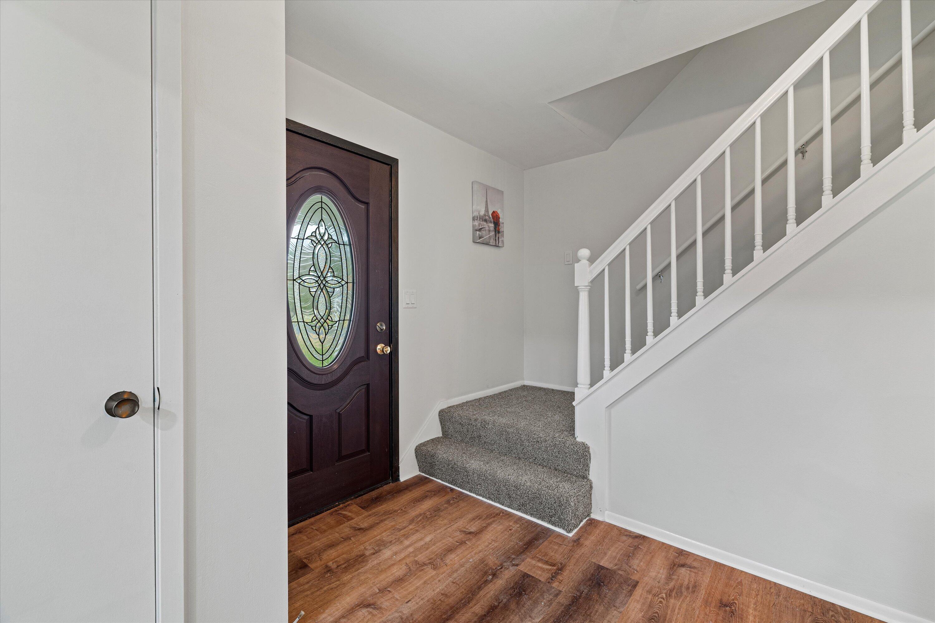6687 Kingswood Dr