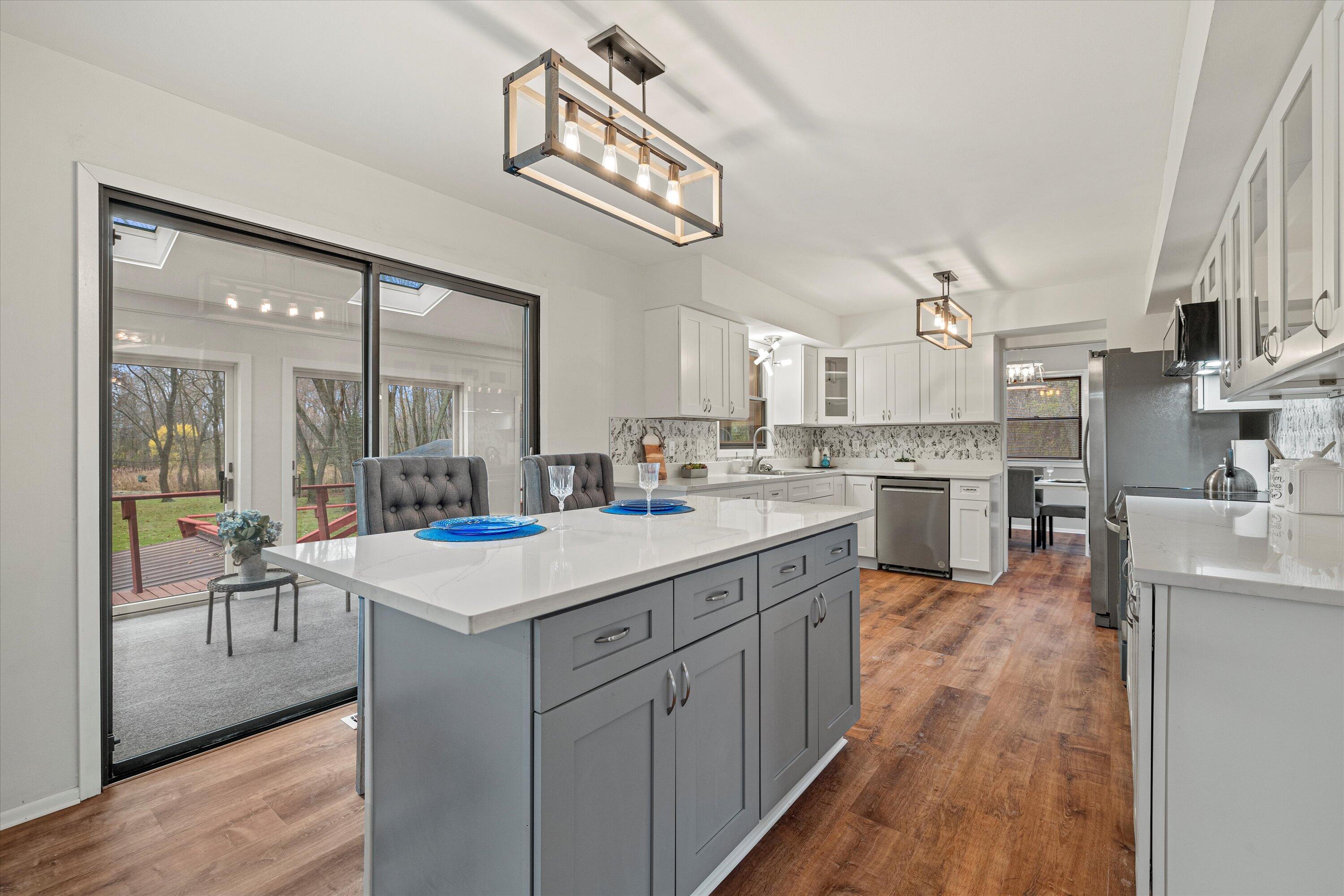 6687 Kingswood Dr