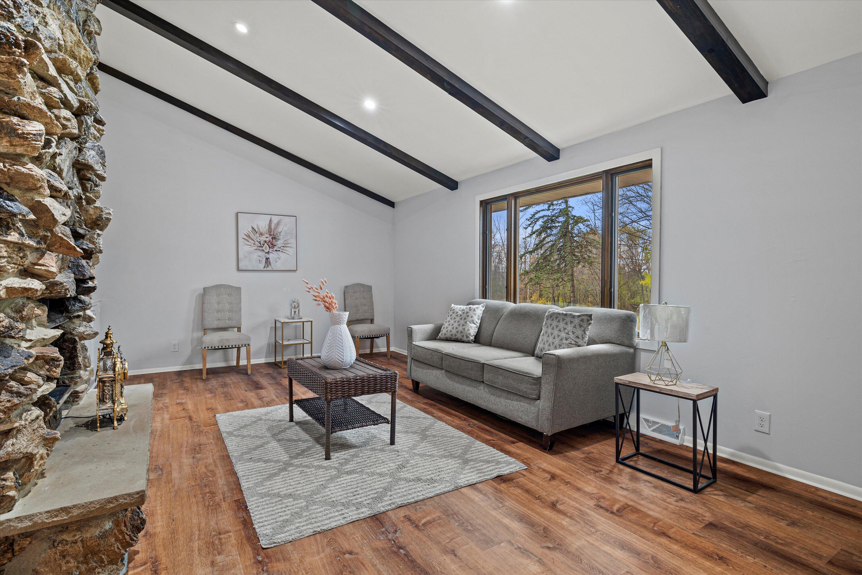 6687 Kingswood Dr