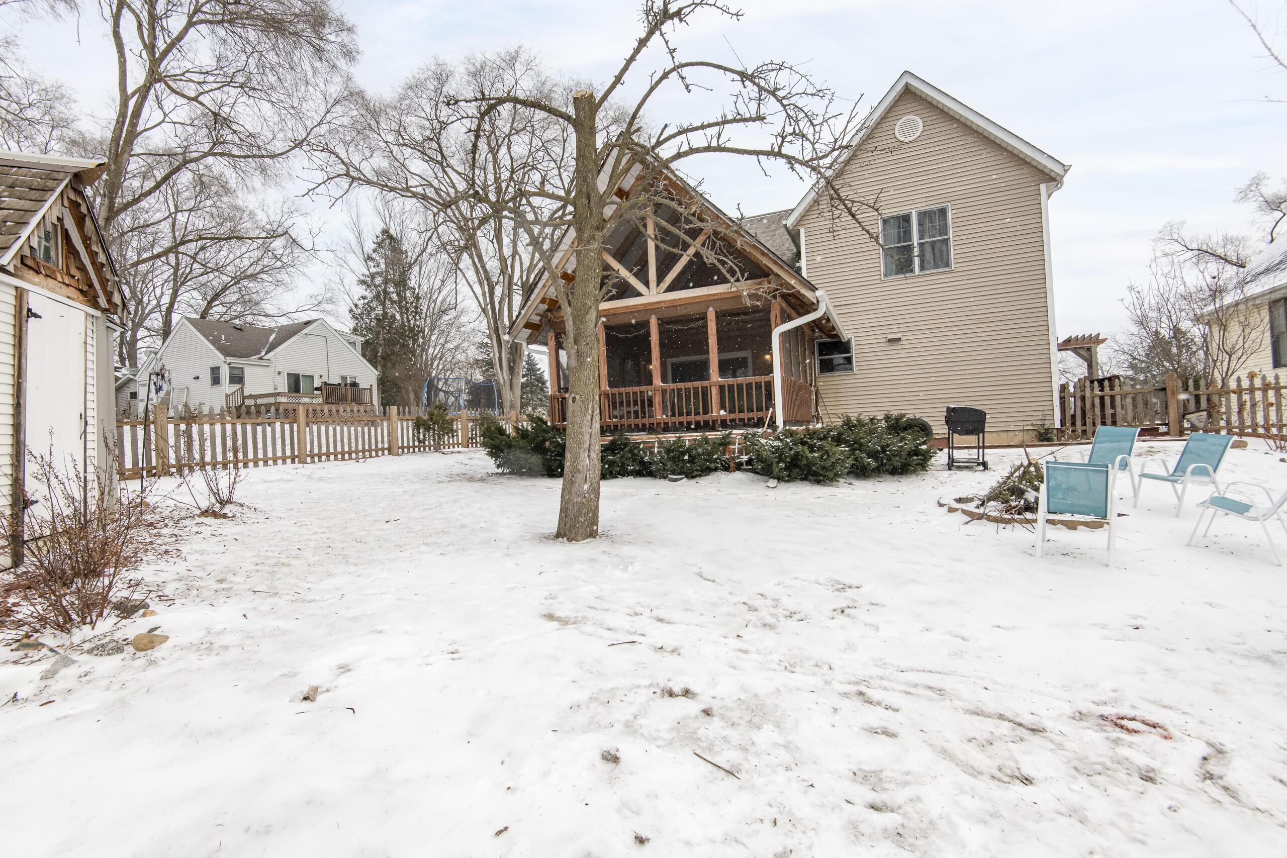 N9171 Elm St