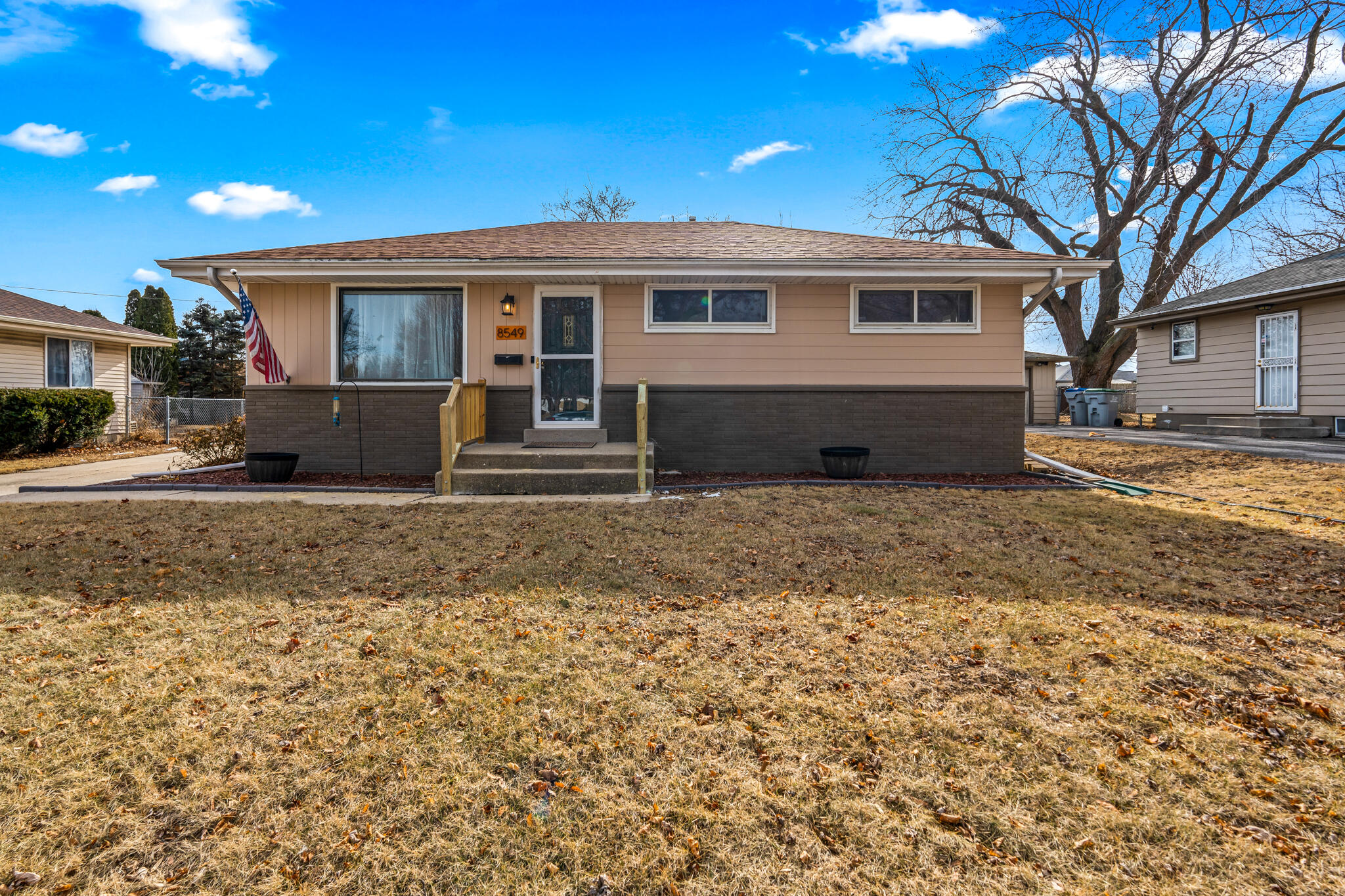 8549 W Douglas Ave