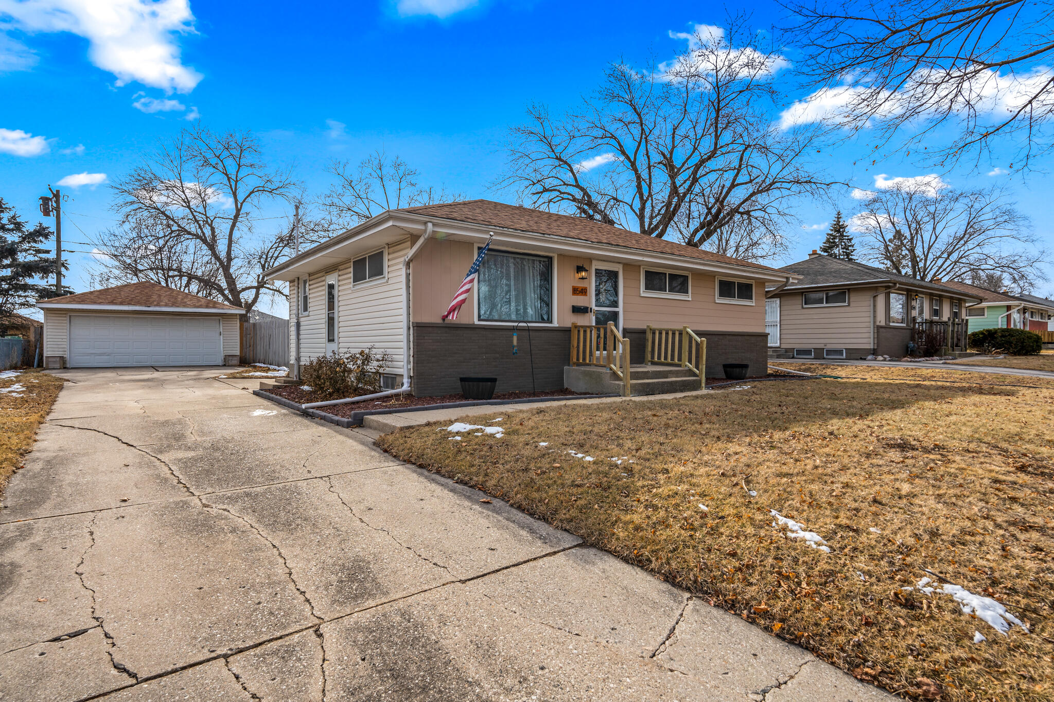 8549 W Douglas Ave