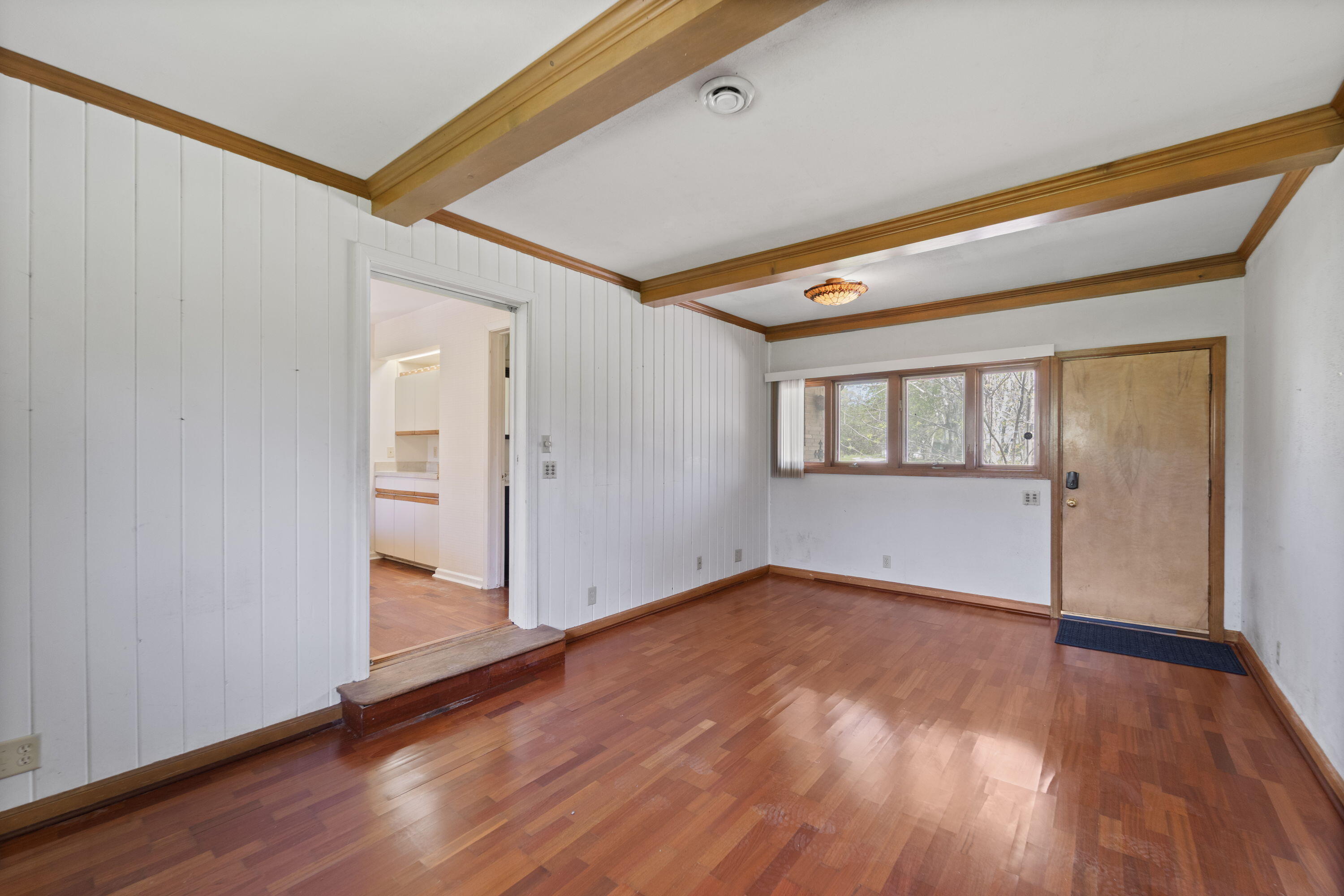 1533 W El Rancho Dr