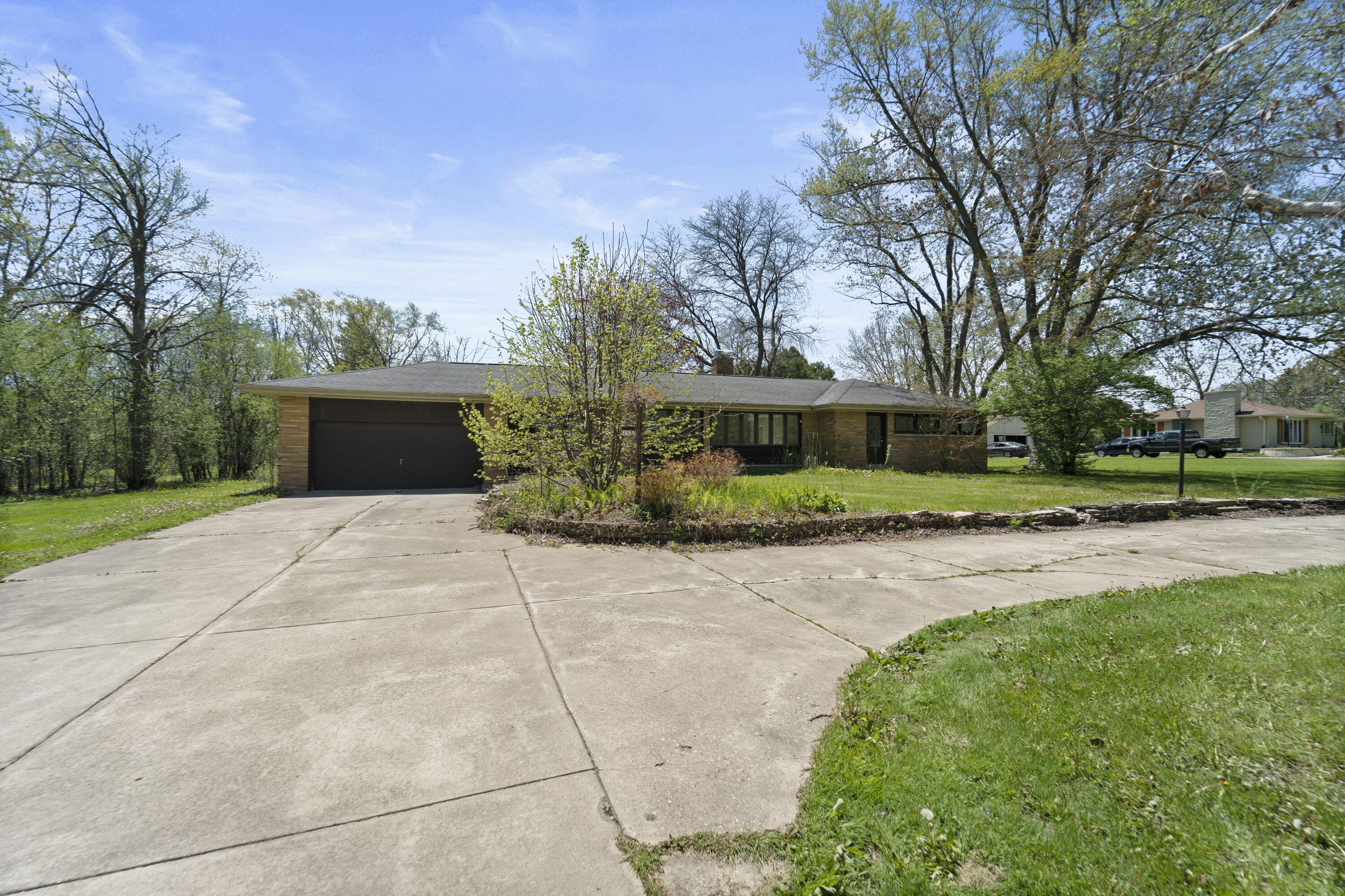 1533 W El Rancho Dr