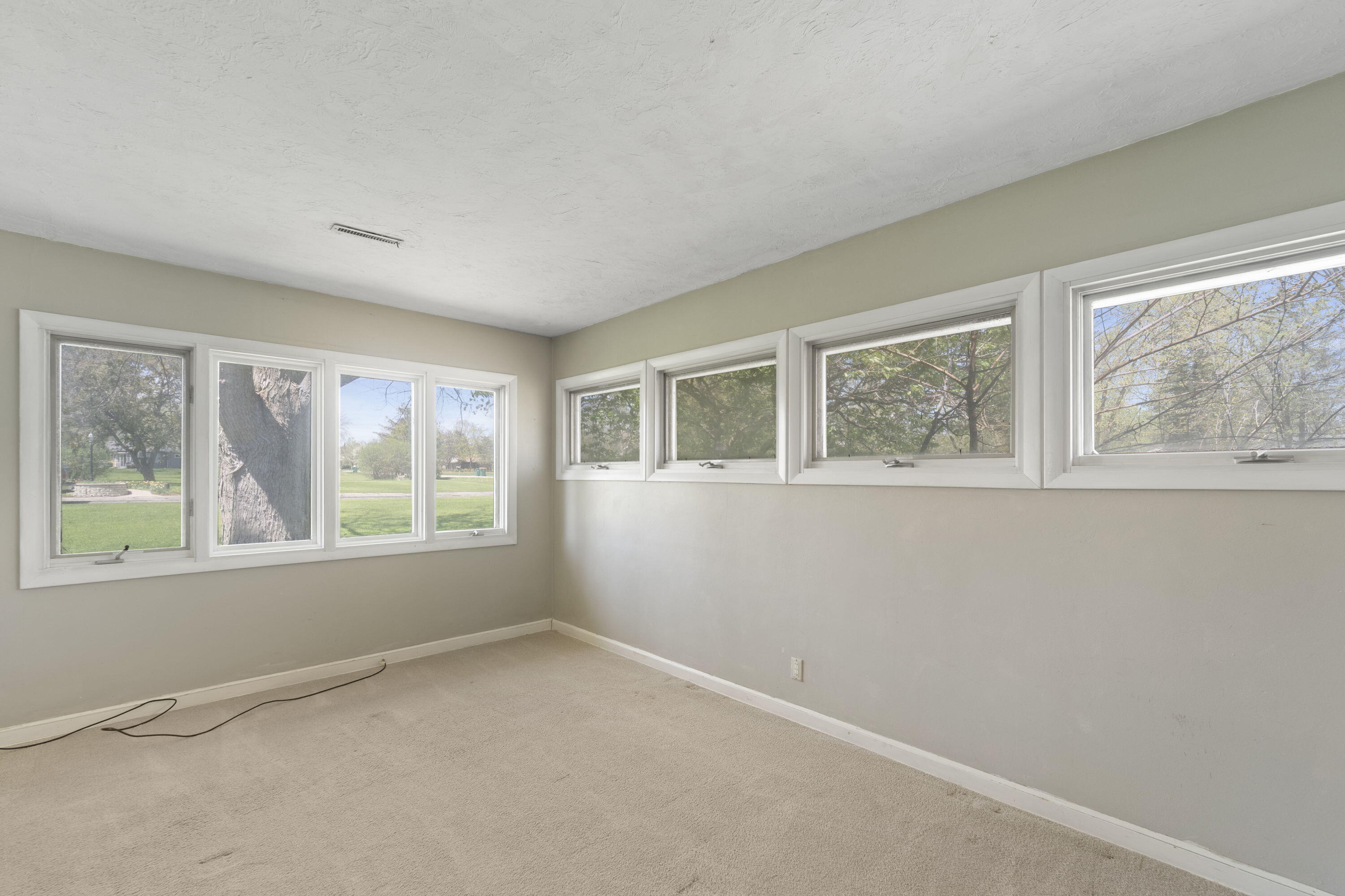 1533 W El Rancho Dr
