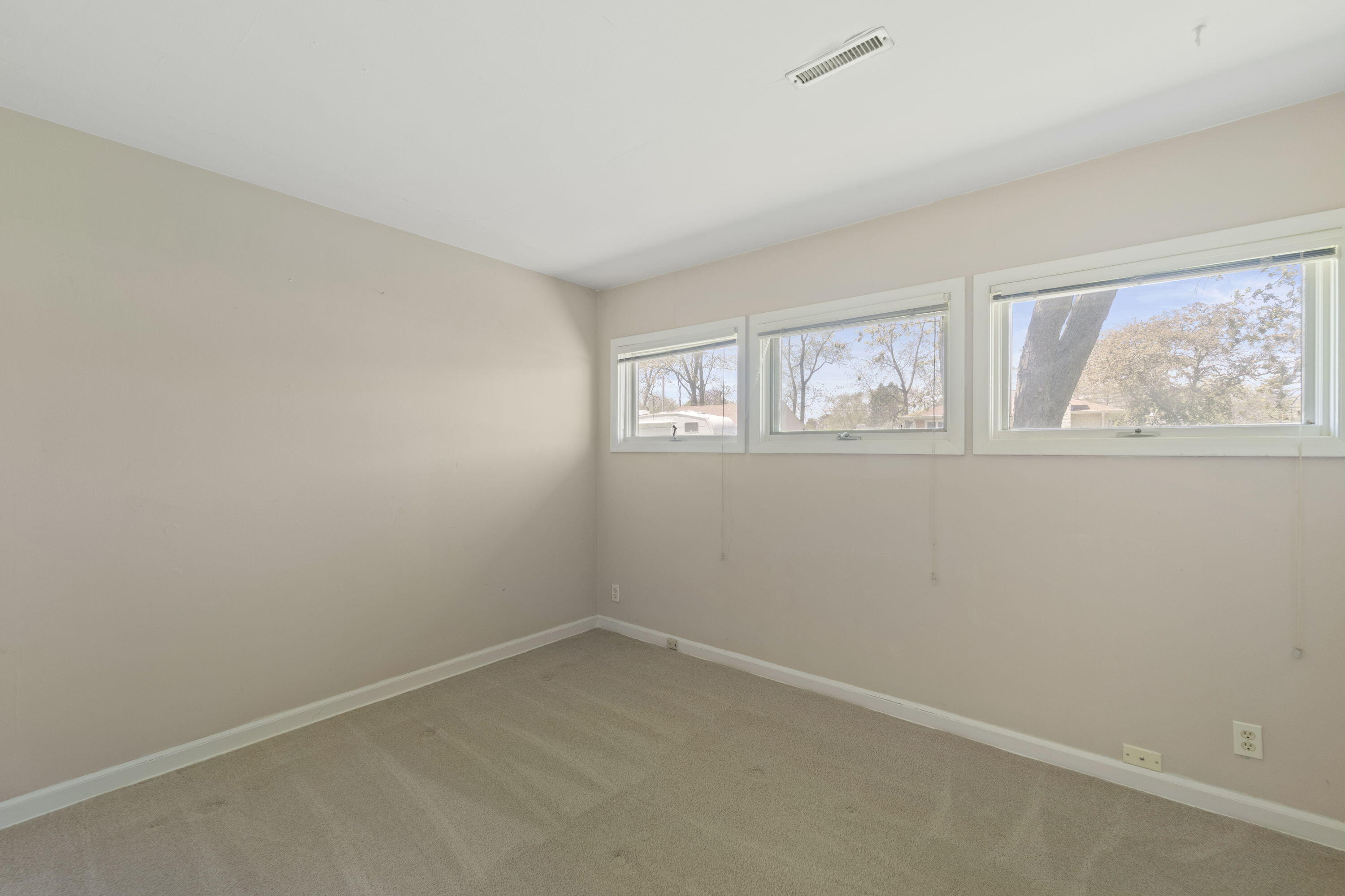 1533 W El Rancho Dr