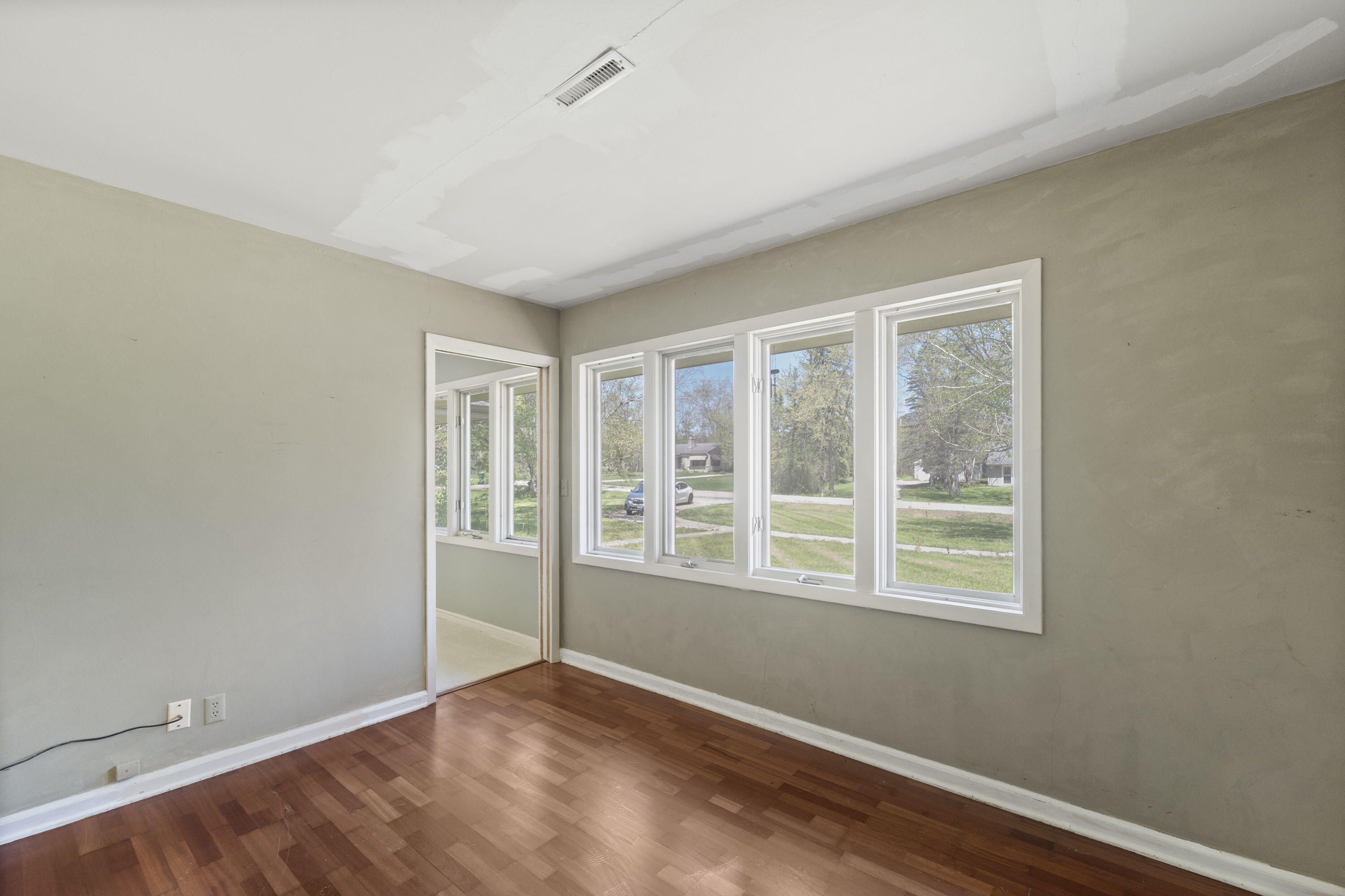 1533 W El Rancho Dr